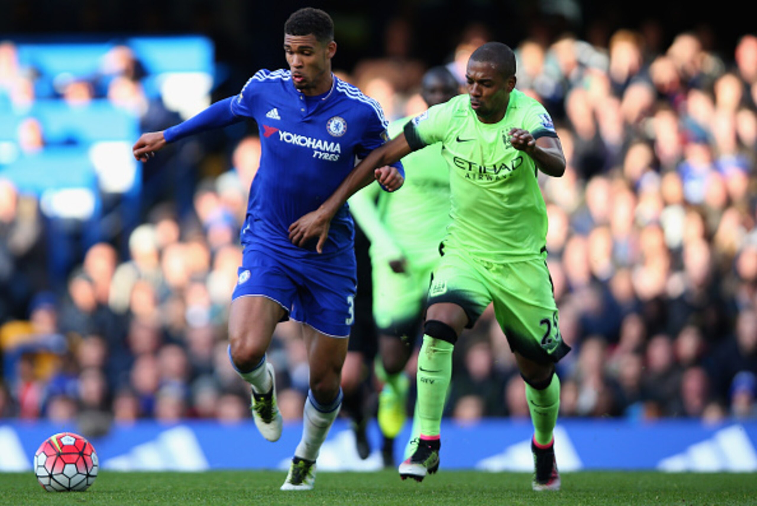 LONDON, ENGLAND - APRIL 16:  Fernandinho of Manchester City tackles Ruben Loftus-Cheek of Chelsea during the Barclays Premier League match between Chelsea and Manchester City at Stamford Bridge on April 16, 2016 in London, England.  (Photo by Bryn Lennon/