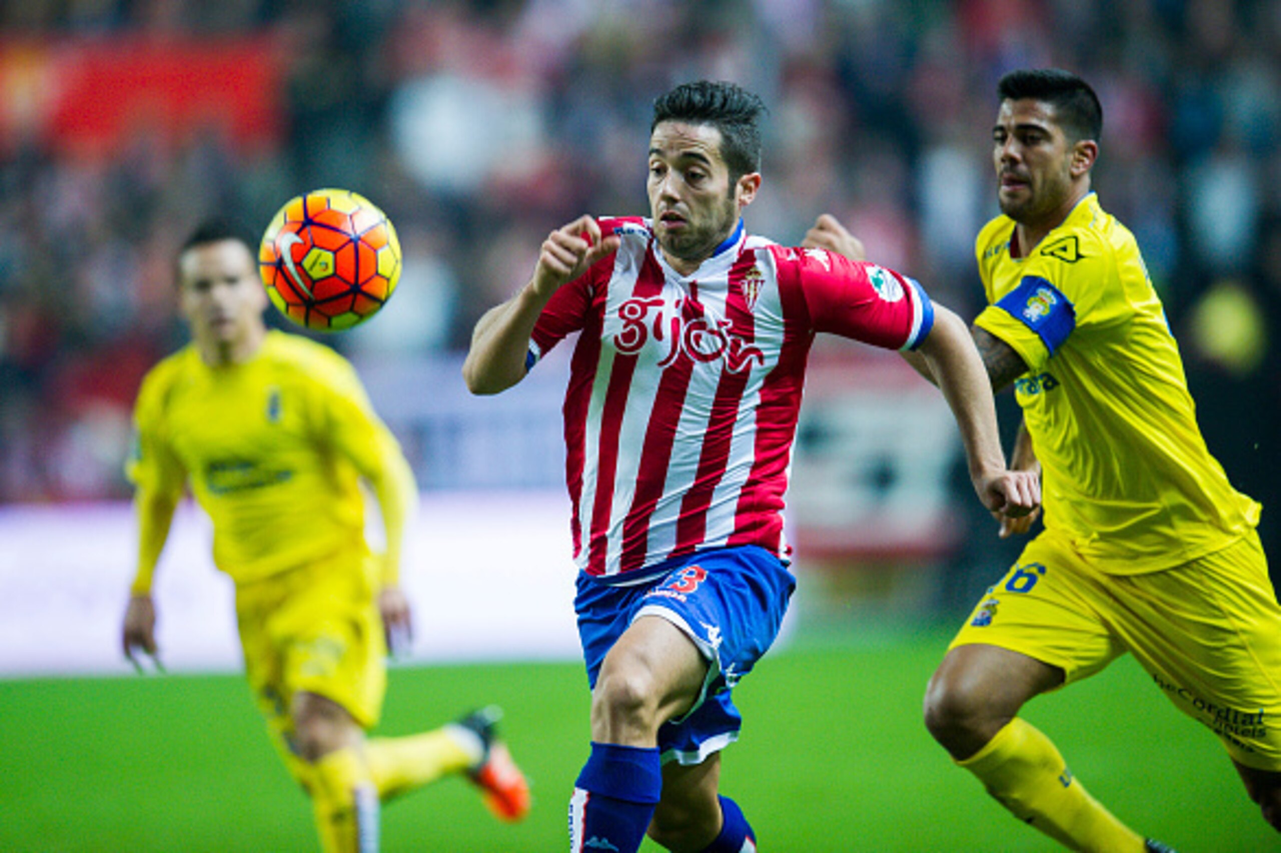 GIJON, SPAIN - DECEMBER 06: Jony Rodriguez of Real Sporting de Gijon duels for the ball with Aythami Artiles of UD Las Plamas during the La Liga match between Real Sporting de Gijon and UD Las Plamas at Estadio El Molinon on December 6, 2015 in Gijon, Spa
