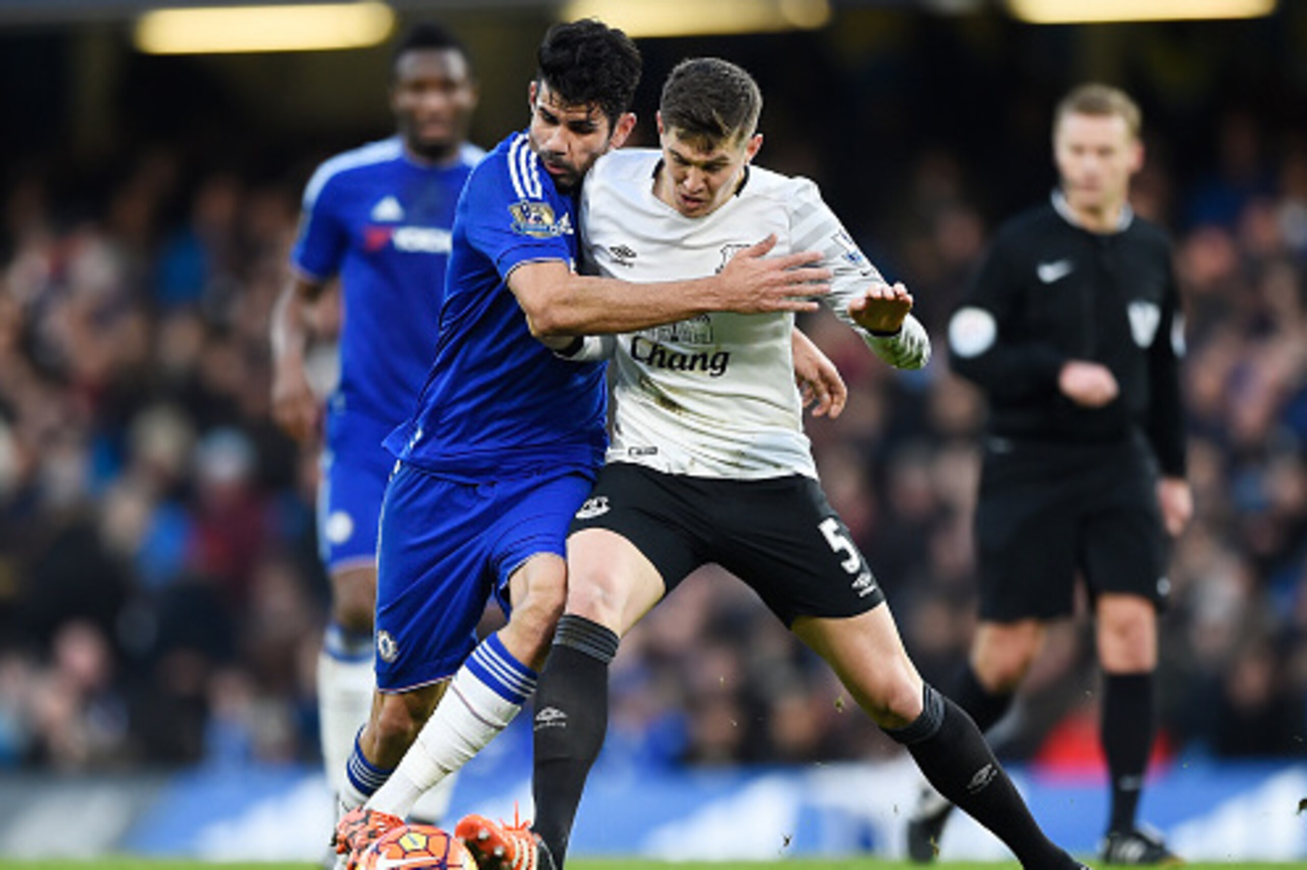 LONDON, ENGLAND - JANUARY 16:  Diego Costa of Chelsea and John Stones of Everton compete for the ball during the Barclays Premier League match between Chelsea and Everton at Stamford Bridge on January 16, 2016 in London, England.  (Photo by Mike Hewitt/Ge