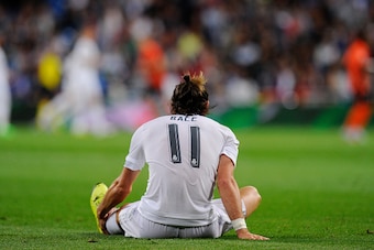 MADRID, SPAIN - SEPTEMBER 15:  Gareth Bale of Real Madrid reacts after getting injured during the UEFA Champions League Group A match between Real Madrid and Shakhtar Donetsk at estadio Santiago Bernabeu on September 15, 2015 in Madrid, Spain.  (Photo by 