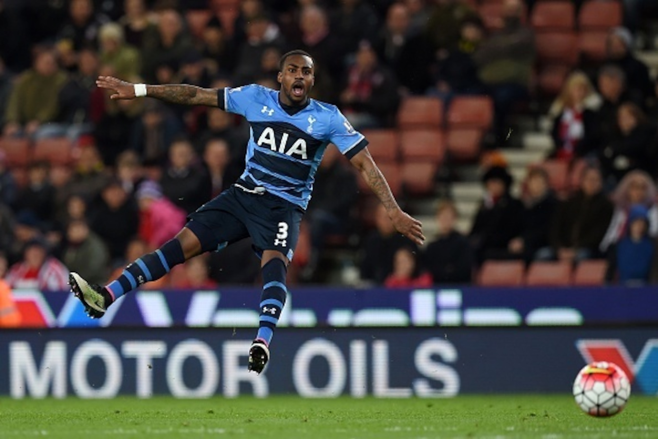TOPSHOT - Tottenham Hotspur's English defender Danny Rose shoots wide during the English Premier League football match between Stoke City and Tottenham Hotspur at the Britannia Stadium in Stoke-on-Trent, central England on April 18, 2016. / AFP / PAUL ELL
