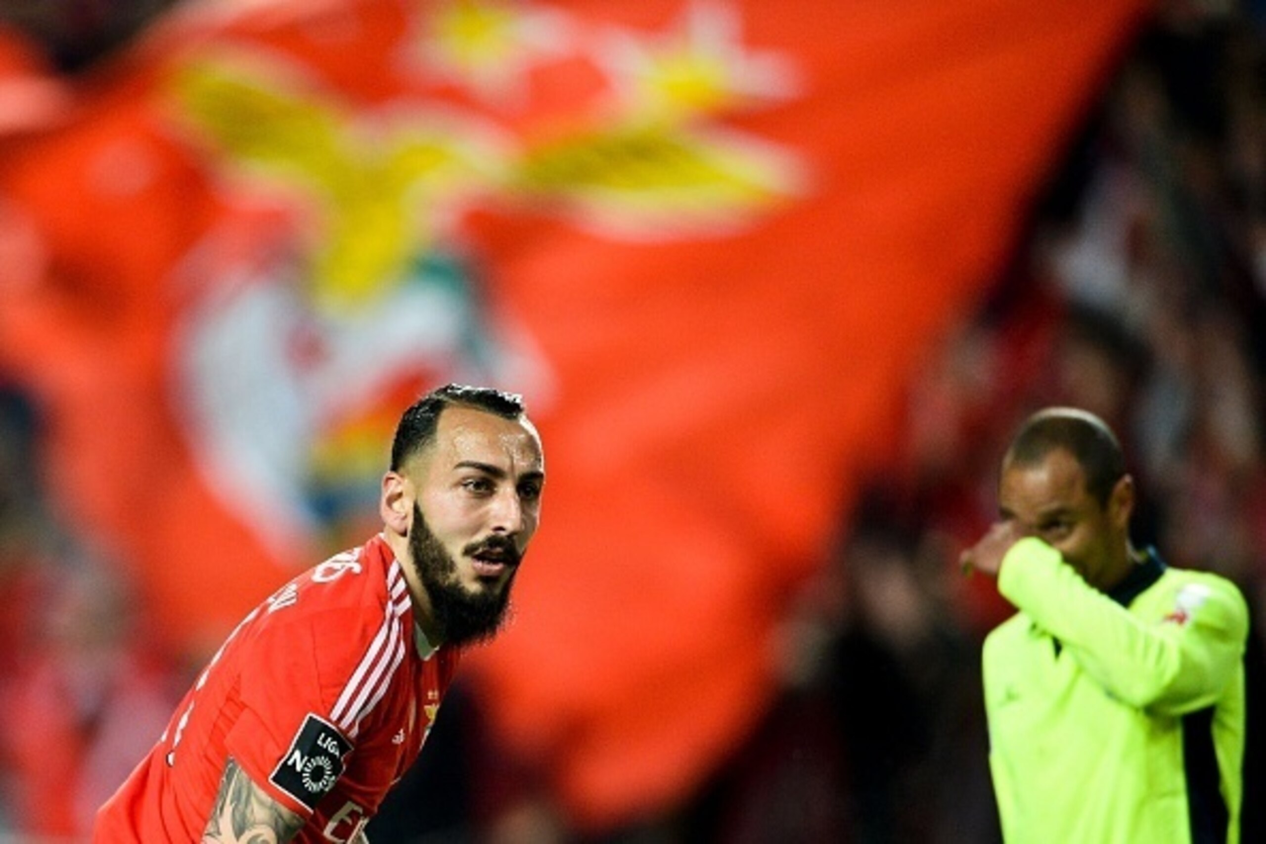 Benfica's Greek forward Kostas Mitroglou celebrates after scoring against SC Braga during the Portuguese Liga football match Benfica vs SC Braga at Luz stadium in Lisbon on April 1, 2016. / AFP / PATRICIA DE MELO MOREIRA        (Photo credit should read P