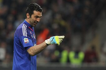 MILAN, ITALY - APRIL 09:  Gianluigi Buffon of Juventus FC gestures during the Serie A match between AC Milan and Juventus FC at Stadio Giuseppe Meazza on April 9, 2016 in Milan, Italy.  (Photo by Marco Luzzani/Getty Images)