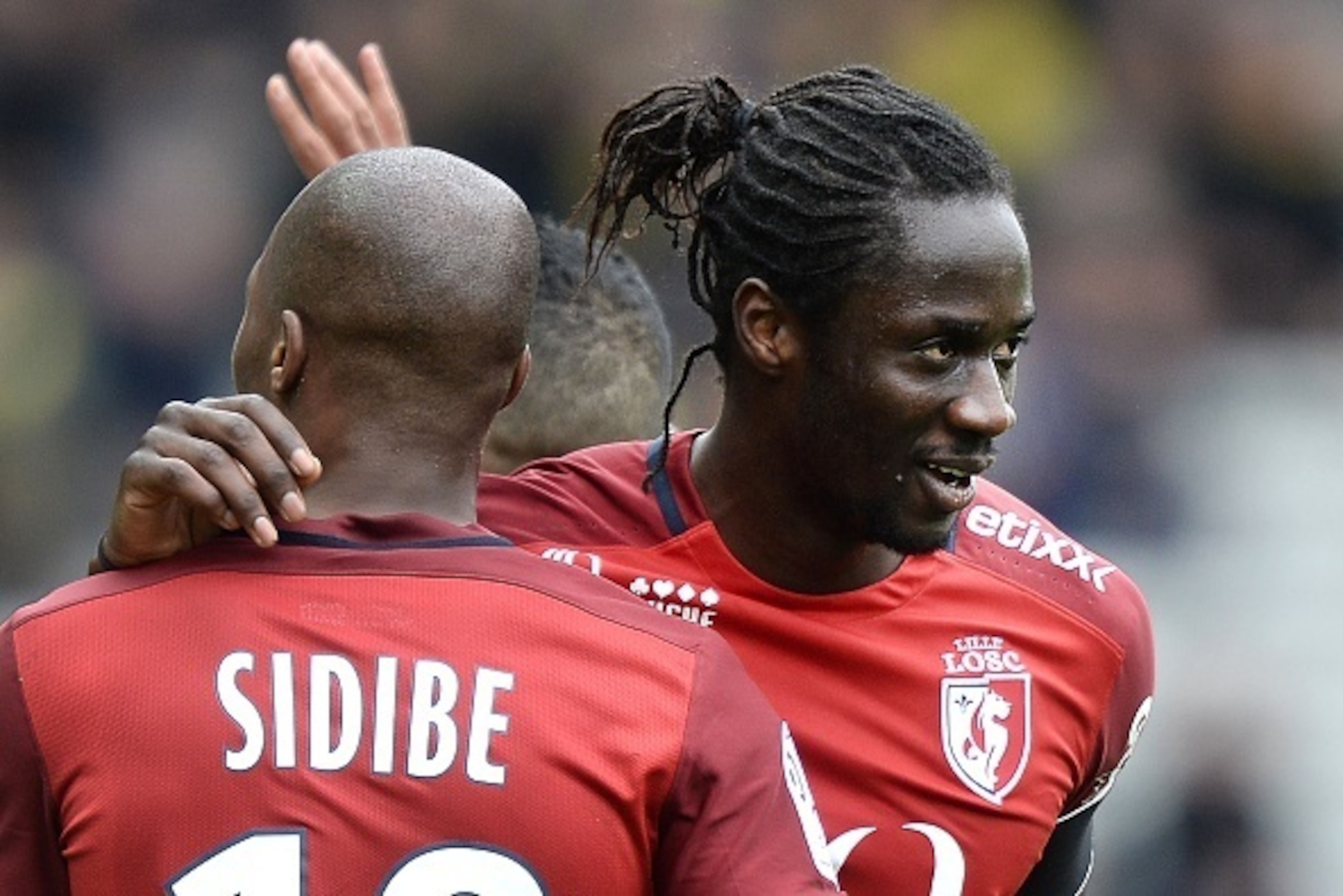 Lille's Portuguese forward  Eder (R) celebrates after scoring during the French L1 football match between Nantes and Lille on April 3, 2016 at the Beaujoire stadium in Nantes, western France. AFP PHOTO / JEAN-SEBASTIEN EVRARD / AFP / JEAN-SEBASTIEN EVRARD