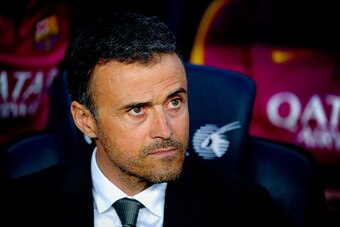 BARCELONA, SPAIN - APRIL 17:  Head coach Luis Enrique of FC Barcelona looks on from the bench during the La Liga match between FC Barcelona and Valencia CF at Camp Nou on April 17, 2016 in Barcelona, Spain.  (Photo by David Ramos/Getty Images)
