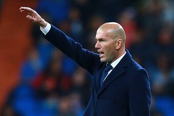 MADRID, SPAIN - APRIL 20:  Head coach Zinedine Zidane of Real Madrid CF gives instructions during the La Liga match between Real Madrid CF and Villarreal CF at Estadio Santiago Bernabeu on April 20, 2016 in Madrid, Spain.  (Photo by Gonzalo Arroyo Moreno/