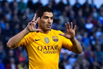 LA CORUNA, SPAIN - APRIL 20:  Luis Suarez of FC Barcelona celebrates after scoring his team's fifth goal during the La Liga match between RC Deportivo La Coruna and FC Barcelona at Riazor Stadium on April 20, 2016 in La Coruna, Spain.  (Photo by David Ram