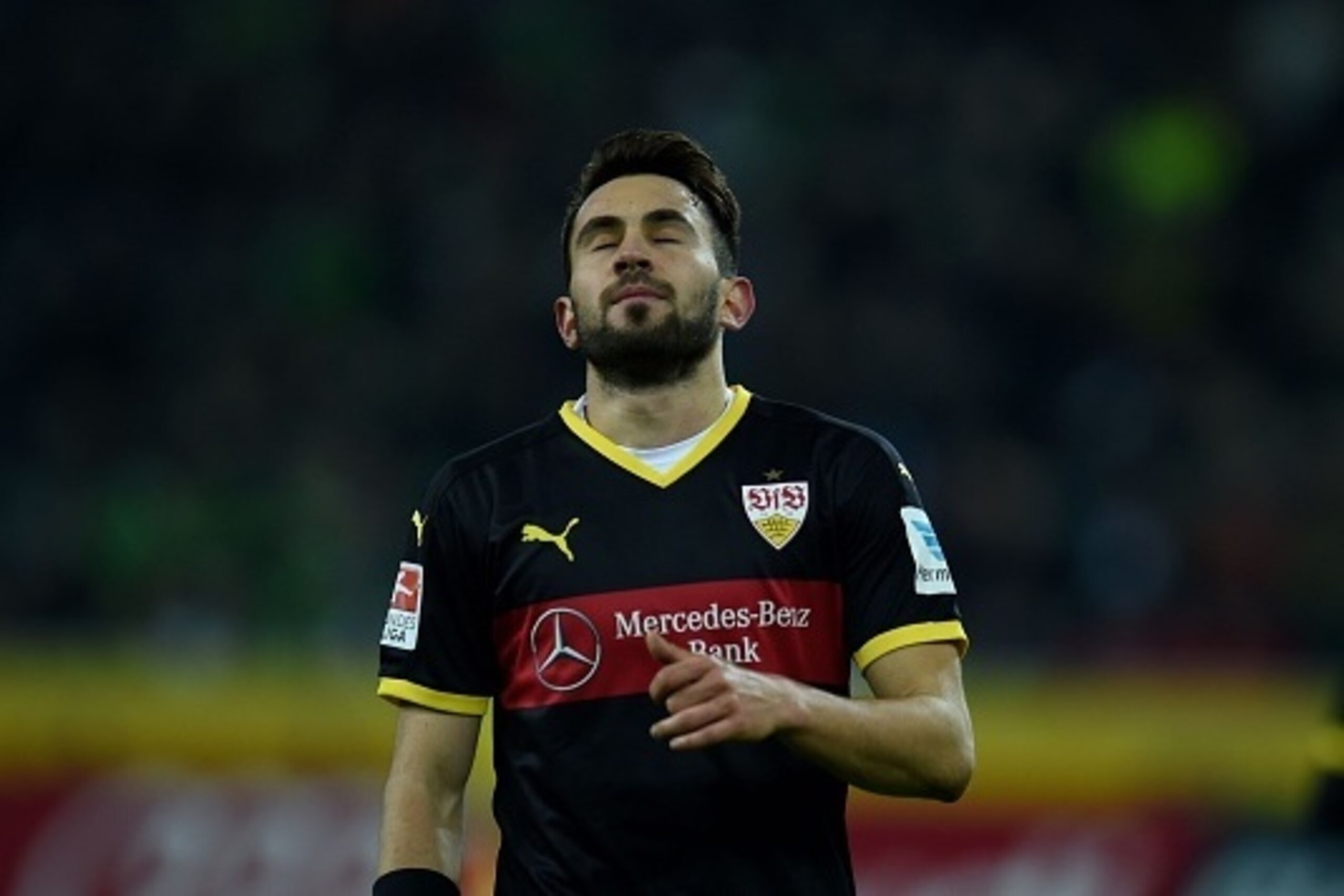Stuttgart´s Lukas Rupp reacts during the German first division Bundesliga football match of Borussia Moenchengladbach v VFB Stuttgart in Moenchengladbach, western Germany on March 2, 2016. / AFP / PATRIK STOLLARZ / RESTRICTIONS: DURING MATCH TIME: DFL RUL Stuttgart´s Lukas Rupp reacts during the German first division Bundesliga football match of Borussia Moenchengladbach v VFB Stuttgart in Moenchengladbach, western Germany on March 2, 2016. / AFP / PATRIK STOLLARZ / RESTRICTIONS: DURING MATCH TIME: DFL RUL