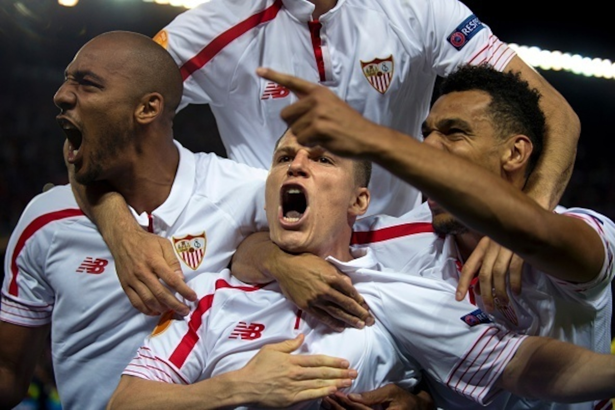 TOPSHOT - Sevilla's French forward Kevin Gameiro (C) celebrates with his teammates their victory at the end of the UEFA Europa League quarter finals second leg football match Sevilla FC vs Athletic Club Bilbao at the Ramon Sanchez Pizjuan stadium in Sevil