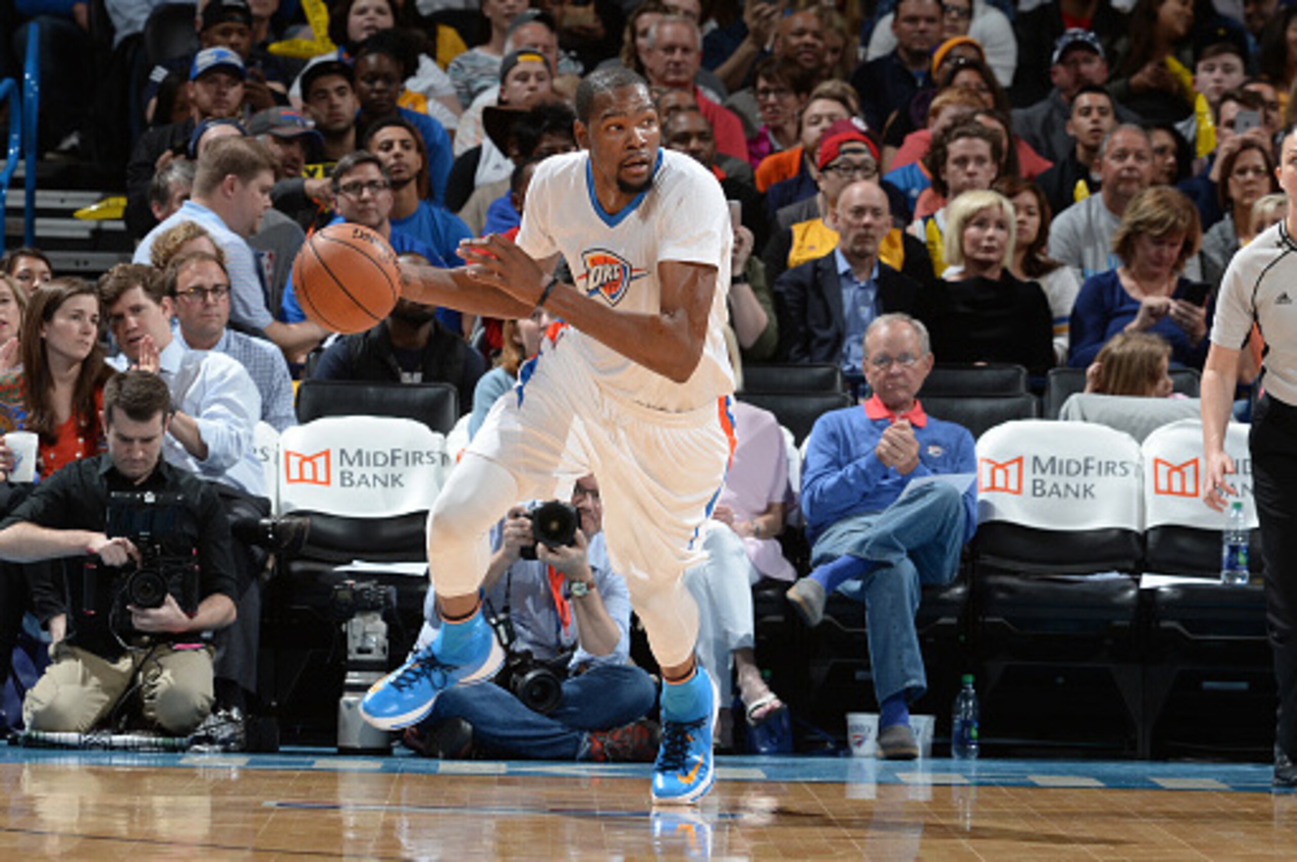 LOS ANGELES, CA - APRIL 11: Kevin Durant #35 of the Oklahoma City Thunder handles the ball against the Los Angeles Lakers on April 11, 2016  at the Chesapeake Energy Arena in Oklahoma City, Oklahoma. NOTE TO USER: User expressly acknowledges and agrees th