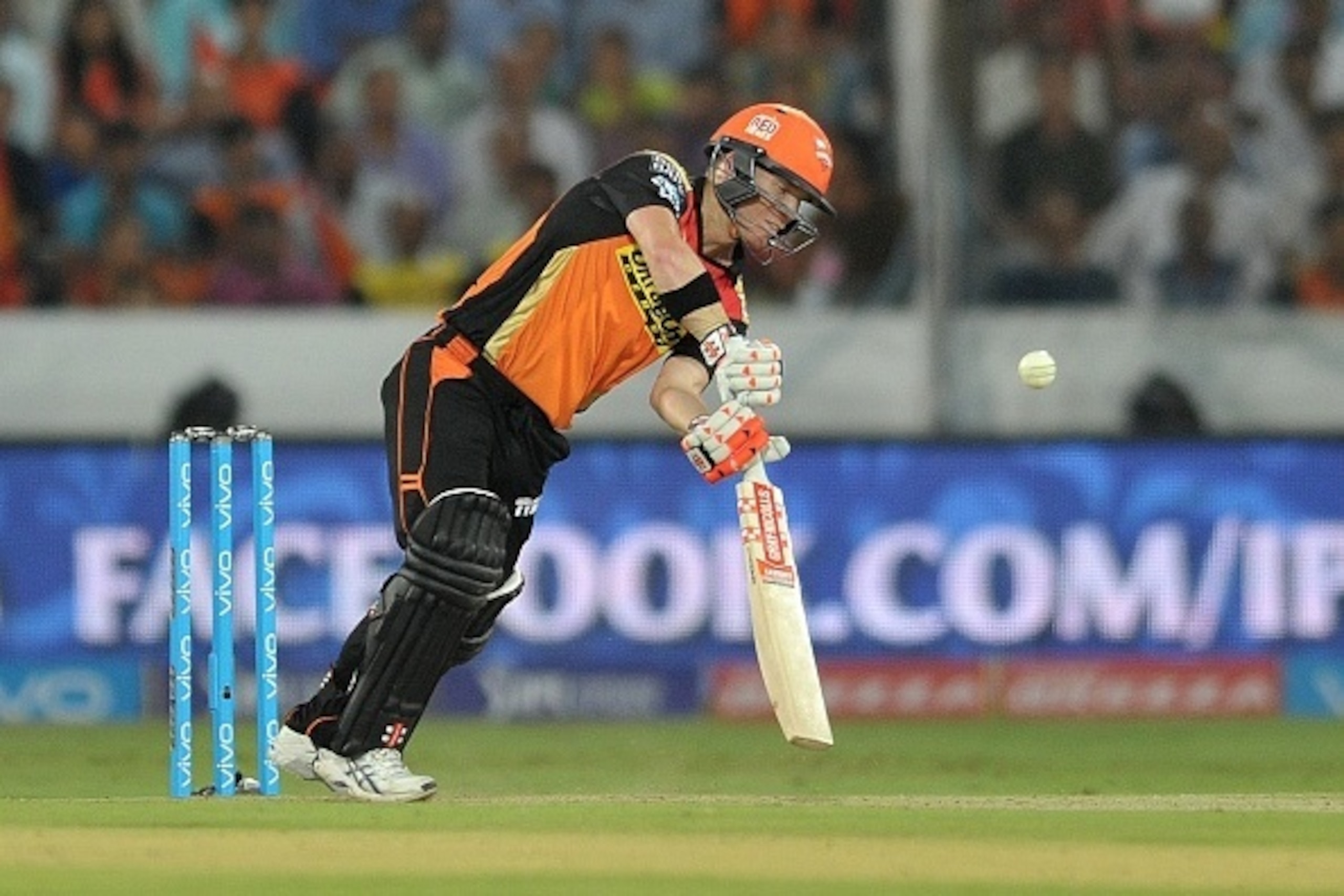 Sunrisers Hyderabad captain David Warner plays a shot during the 2016 Indian Premier League (IPL) Twenty20 cricket match between Sunrisers Hyderabad and Mumbai Indians at The Rajiv Gandhi International Stadium in Hyderabad on April 18, 2016. / AFP / NOAH Sunrisers Hyderabad captain David Warner plays a shot during the 2016 Indian Premier League (IPL) Twenty20 cricket match between Sunrisers Hyderabad and Mumbai Indians at The Rajiv Gandhi International Stadium in Hyderabad on April 18, 2016. / AFP / NOAH