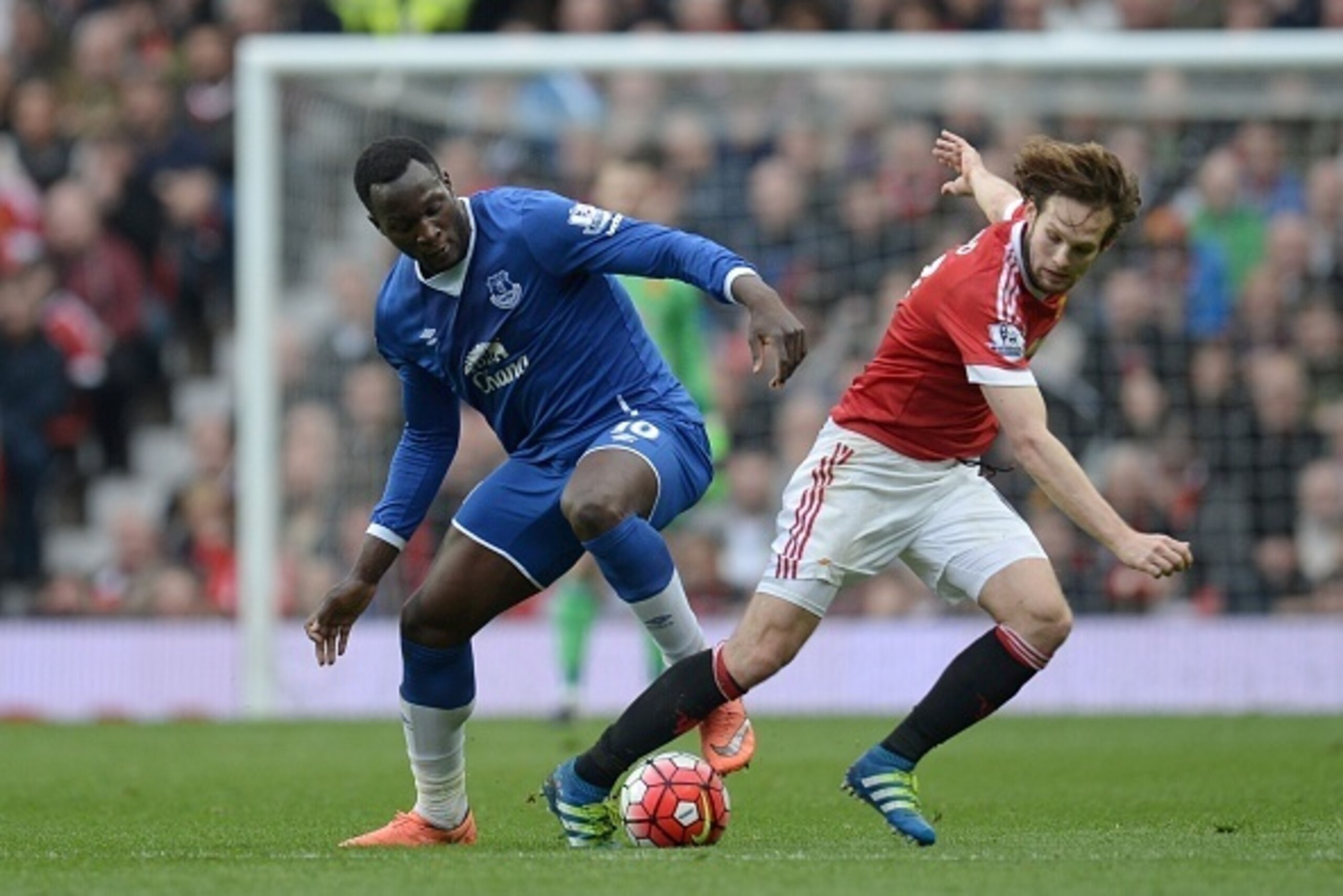 Everton's Belgian striker Romelu Lukaku (L) battles with Manchester United's Dutch midfielder Daley Blind (R) during the English Premier League football match between Manchester United and Everton at Old Trafford in Manchester, north west England, on Apri