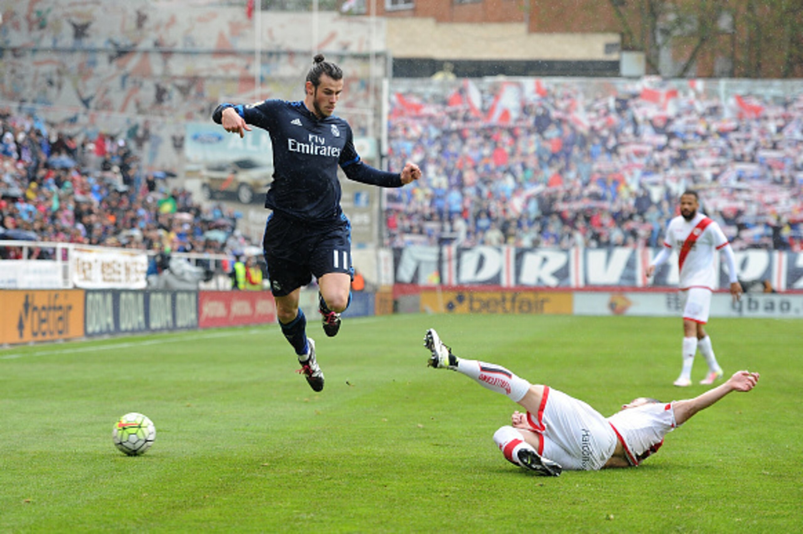 MADRID, SPAIN - APRIL 23:  Gareth Bale of Real Madrid is tackled by  Robrto Roman Triguero Tito of Rayo Vallecano de Madrid during the La Liga match between Rayo Vallecano and Real Madrid at Estadio de Vallecas on April 23, 2016 in Madrid, Spain.  (Photo 