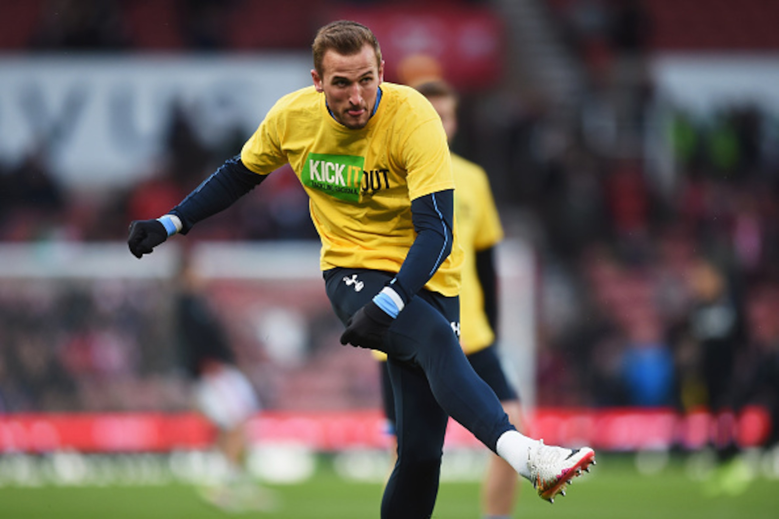 STOKE ON TRENT, ENGLAND - APRIL 18:  Harry Kane of Tottenham Hotspur warms up prior to the Barclays Premier League match between Stoke City and Tottenham Hotspur at the Britannia Stadium on April 18, 2016 in Stoke on Trent, England.  (Photo by Michael Reg