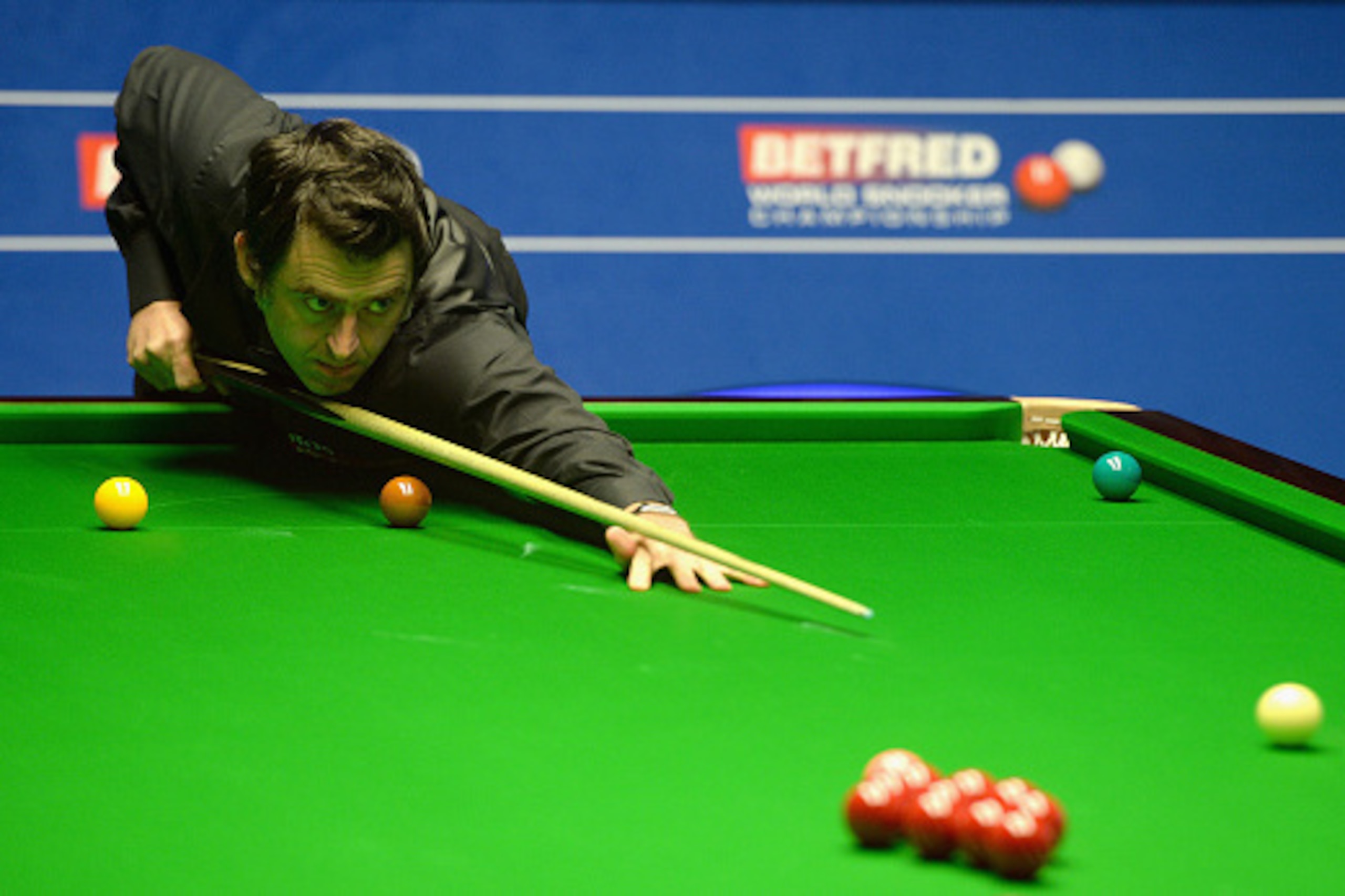 SHEFFIELD, ENGLAND - APRIL 17:  Ronnie O'Sullivan plays a shot against David Gilbert during their first round match of the 2016 Betfred World Snooker Championship at Crucible Theatre on April 17, 2016 in Sheffield, England.  (Photo by Gareth Copley/Getty 