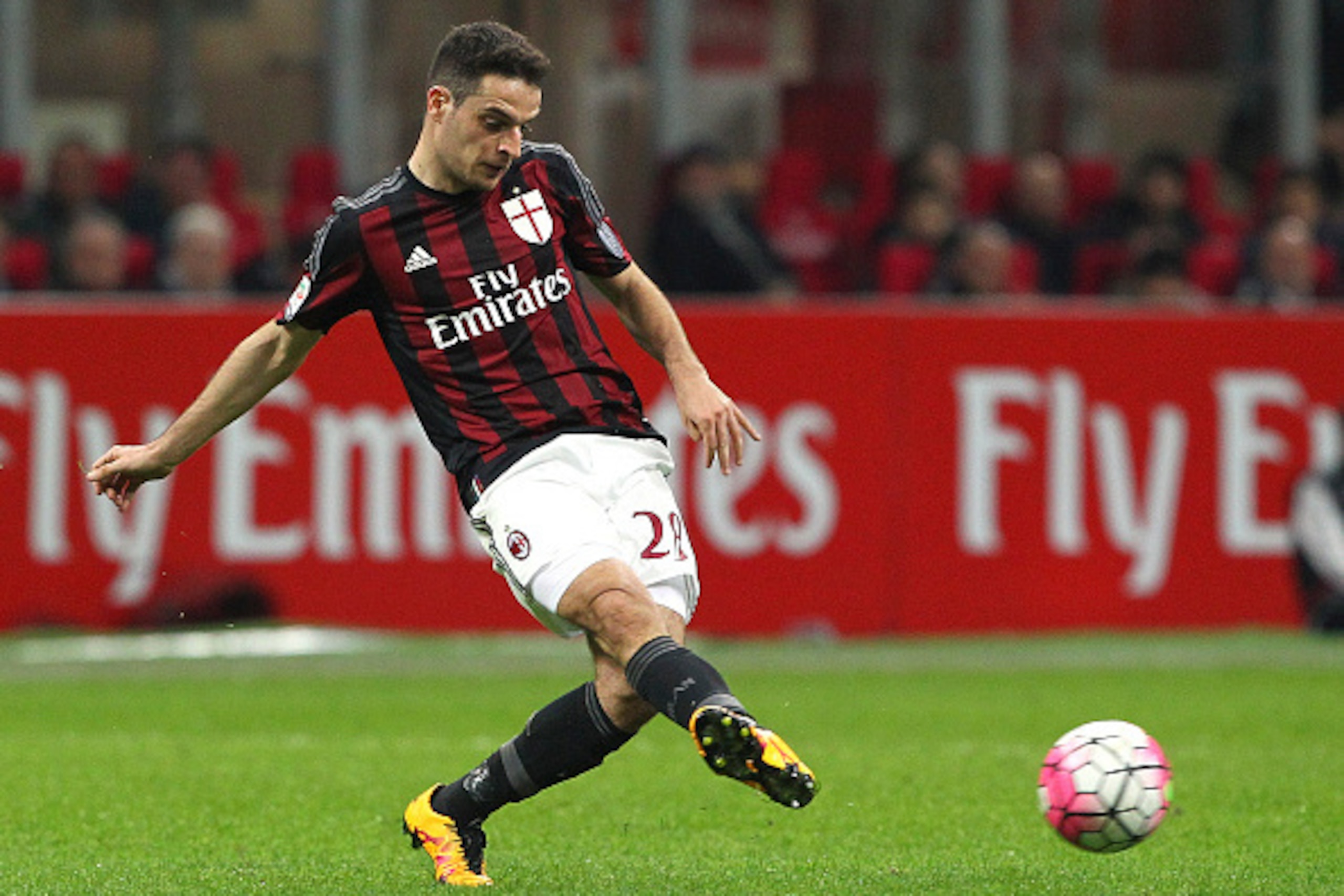 MILAN, ITALY - MARCH 20:  Giacomo Bonaventura of AC Milan in action during the Serie A match between AC Milan and SS Lazio at Stadio Giuseppe Meazza on March 20, 2016 in Milan, Italy.  (Photo by Marco Luzzani/Getty Images)