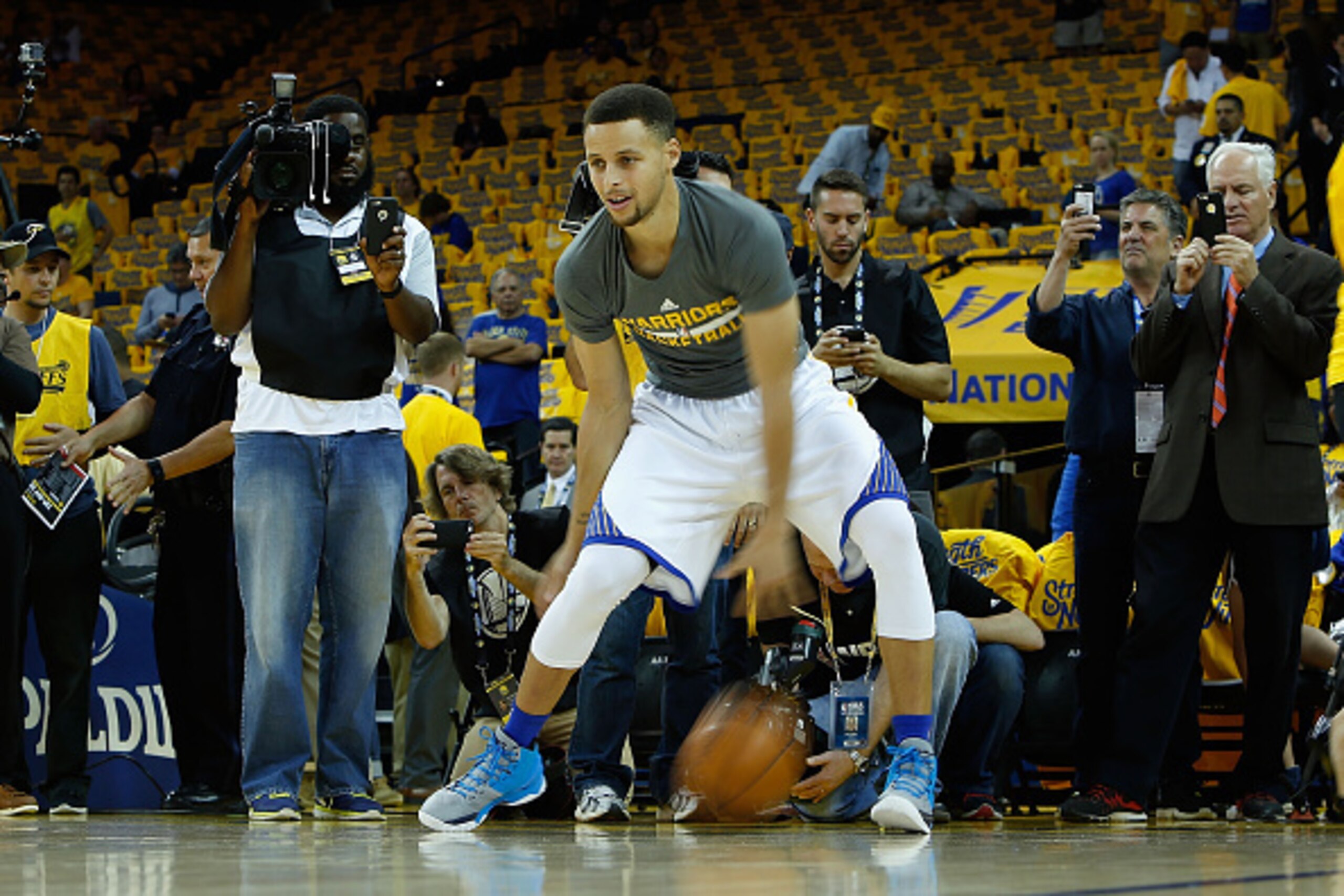 OAKLAND, CA - APRIL 18: Stephen Curry #30 of the Golden State Warriors warms up before Game Two of the Western Conference Quarterfinals during the 2016 NBA Playoffs at ORACLE Arena on April 18, 2016 in Oakland, California. NOTE TO USER: User expressly ack