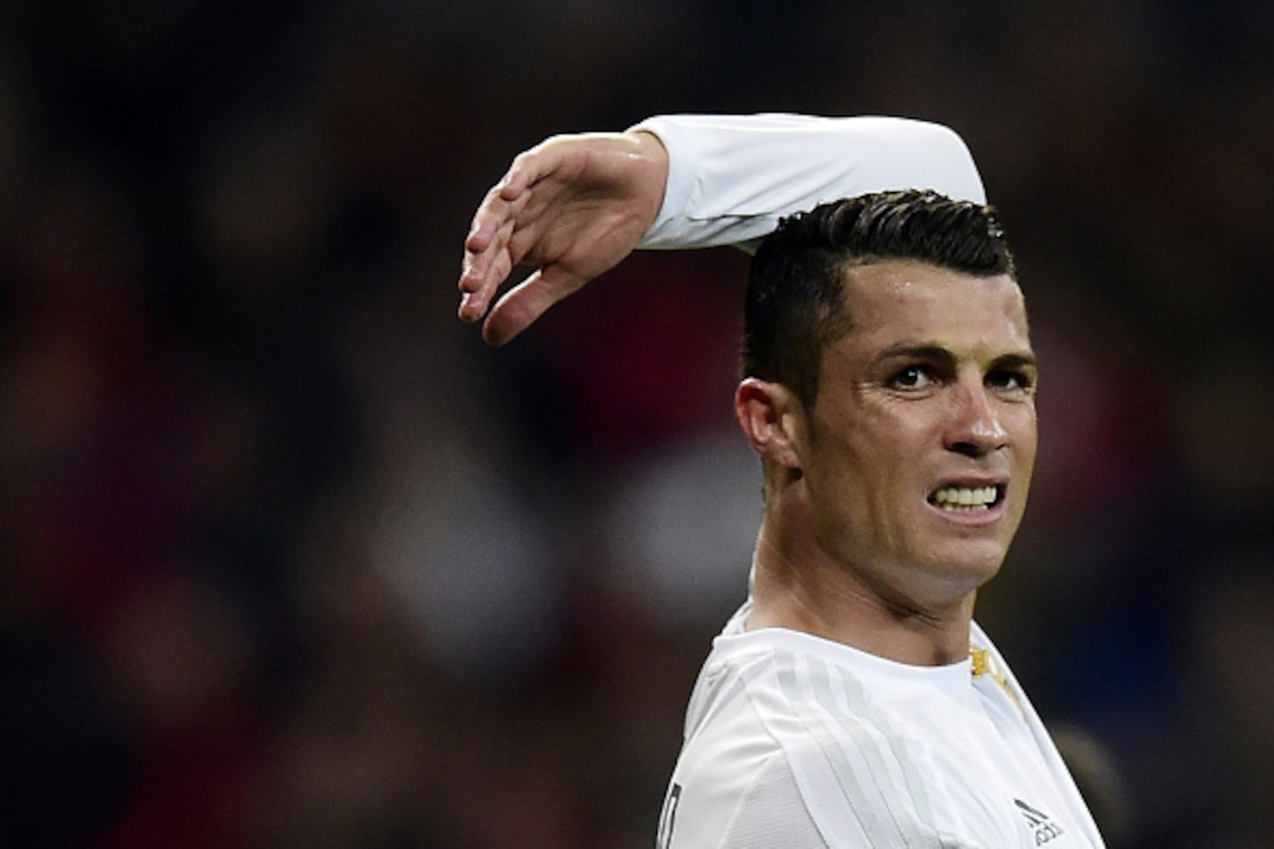 Real Madrid's Portuguese forward Cristiano Ronaldo gestures during the Spanish league football match Real Madrid CF vs Villarreal CF at the Santiago Bernabeu stadium in Madrid on April 20, 2016. / AFP / JAVIER SORIANO        (Photo credit should read JAVI
