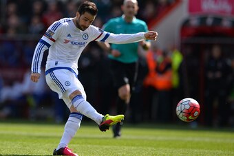 Chelsea's Spanish midfielder Cesc Fabregas has an unsuccessful shot during the English Premier League football match between Bournemouth and Chelsea at the Vitality Stadium in Bournemouth, southern England on April 23, 2016. / AFP / GLYN KIRK / RESTRICTED