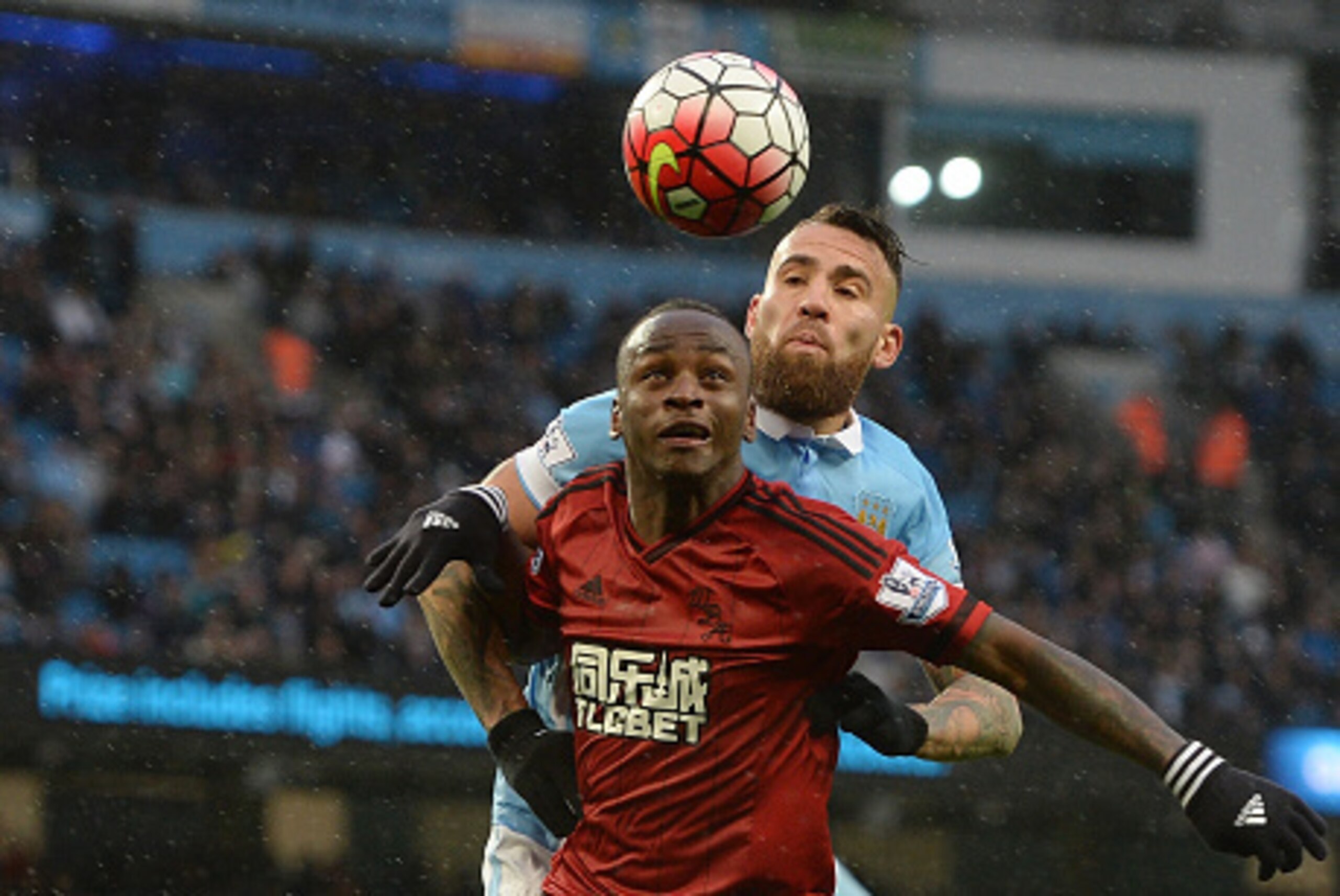 MANCHESTER, ENGLAND - APRIL 09: Saido Berahino of West Bromwich Albion challenges for the ball with Nicolas Otamendi of Manchester City during the Barclays Premier League match between Manchester City and West Bromwich Albion at the Etihad Stadium on Apri