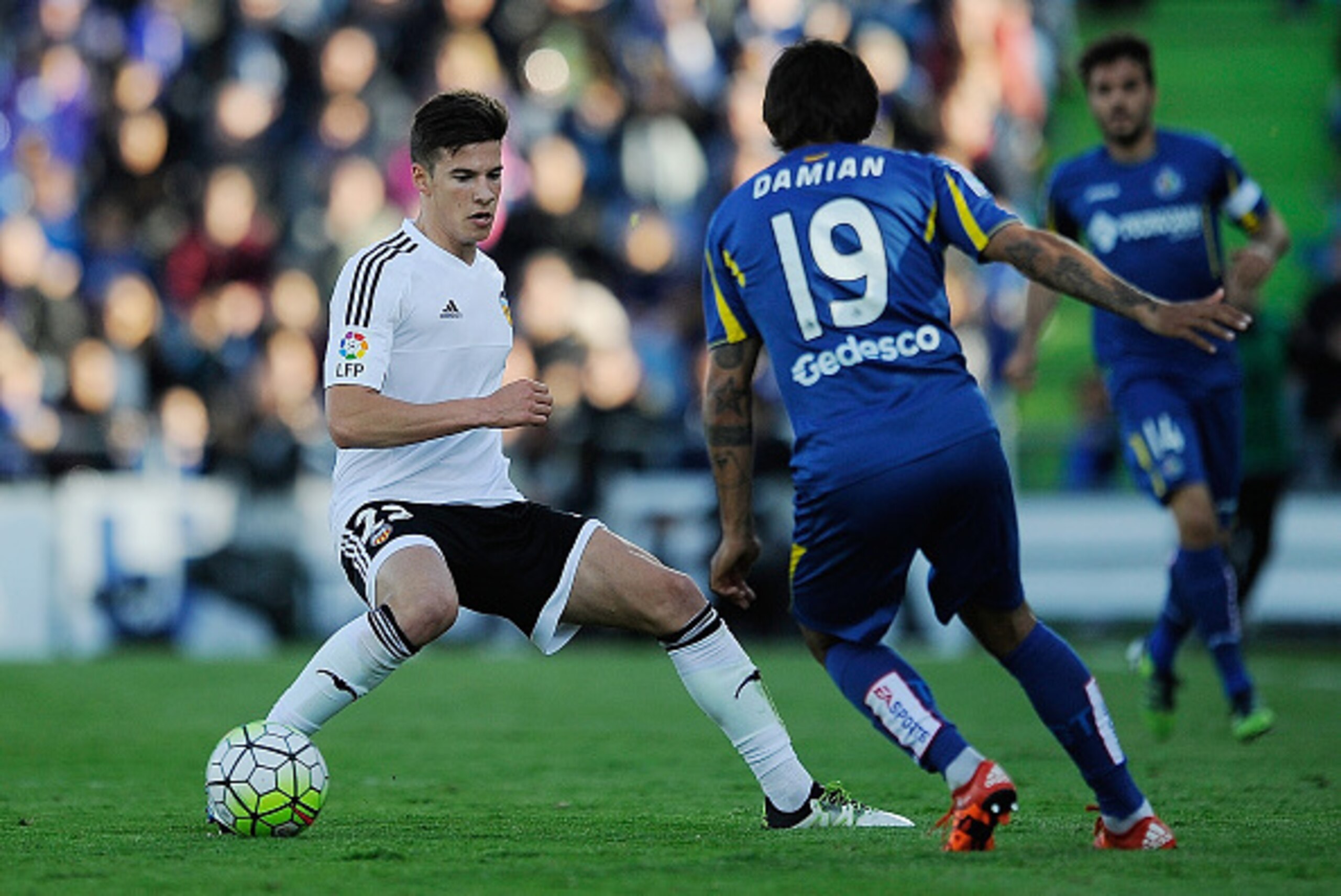 GETAFE, SPAIN - APRIL 24:  Santi Mina of Valencia CF in action against Damian Suarez of Getafe during the La Liga match between Getafe CF and Valencia CF at Coliseum Alfonso Perez on April 24, 2016 in Getafe, Spain.  (Photo by Denis Doyle/Getty Images)