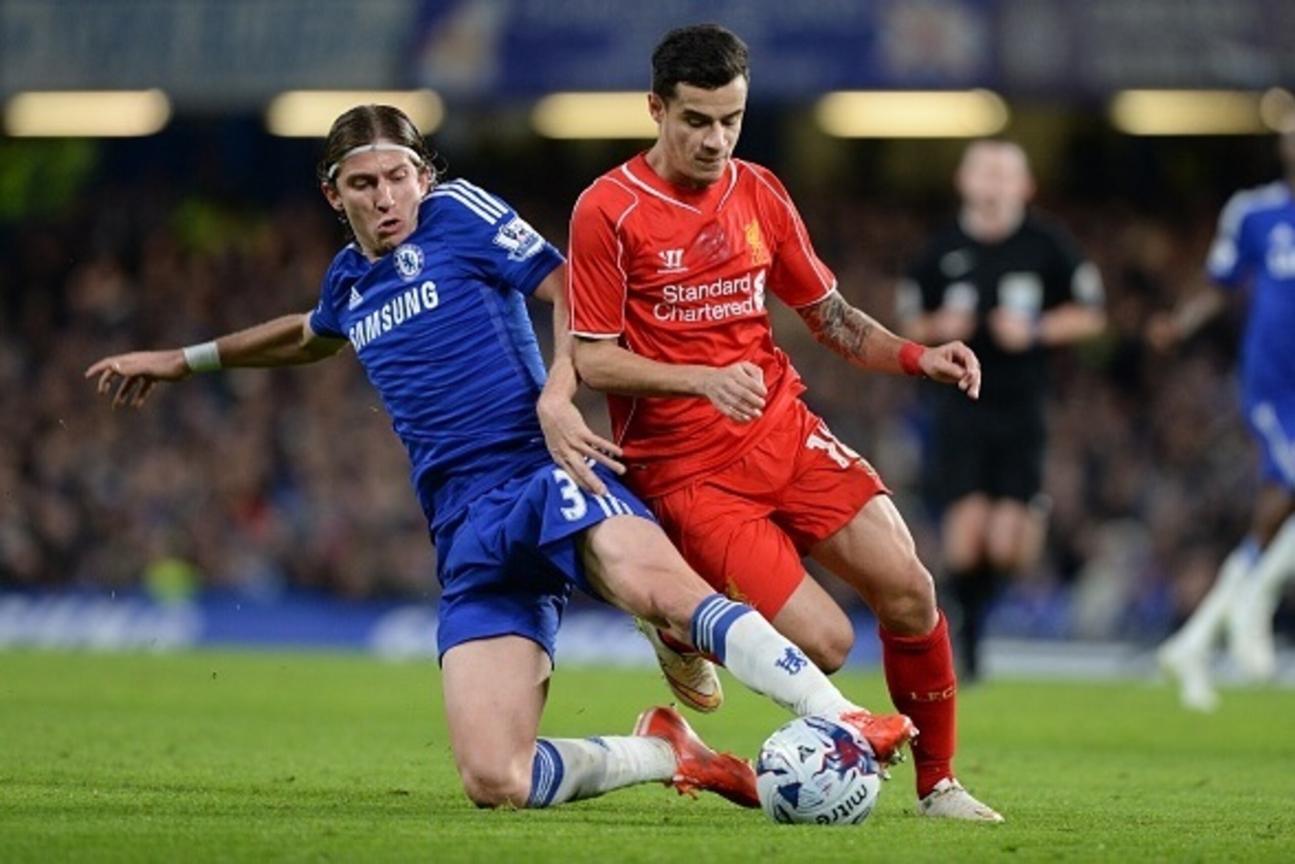Chelsea's Brazilian defender Filipe Luis (L) tackles Liverpool's Brazilian midfielder Philippe Coutinho (R) during the English League Cup semi-final second leg football match between Chelsea and Liverpool at Stamford Bridge in London on January 27, 2015. Chelsea's Brazilian defender Filipe Luis (L) tackles Liverpool's Brazilian midfielder Philippe Coutinho (R) during the English League Cup semi-final second leg football match between Chelsea and Liverpool at Stamford Bridge in London on January 27, 2015.