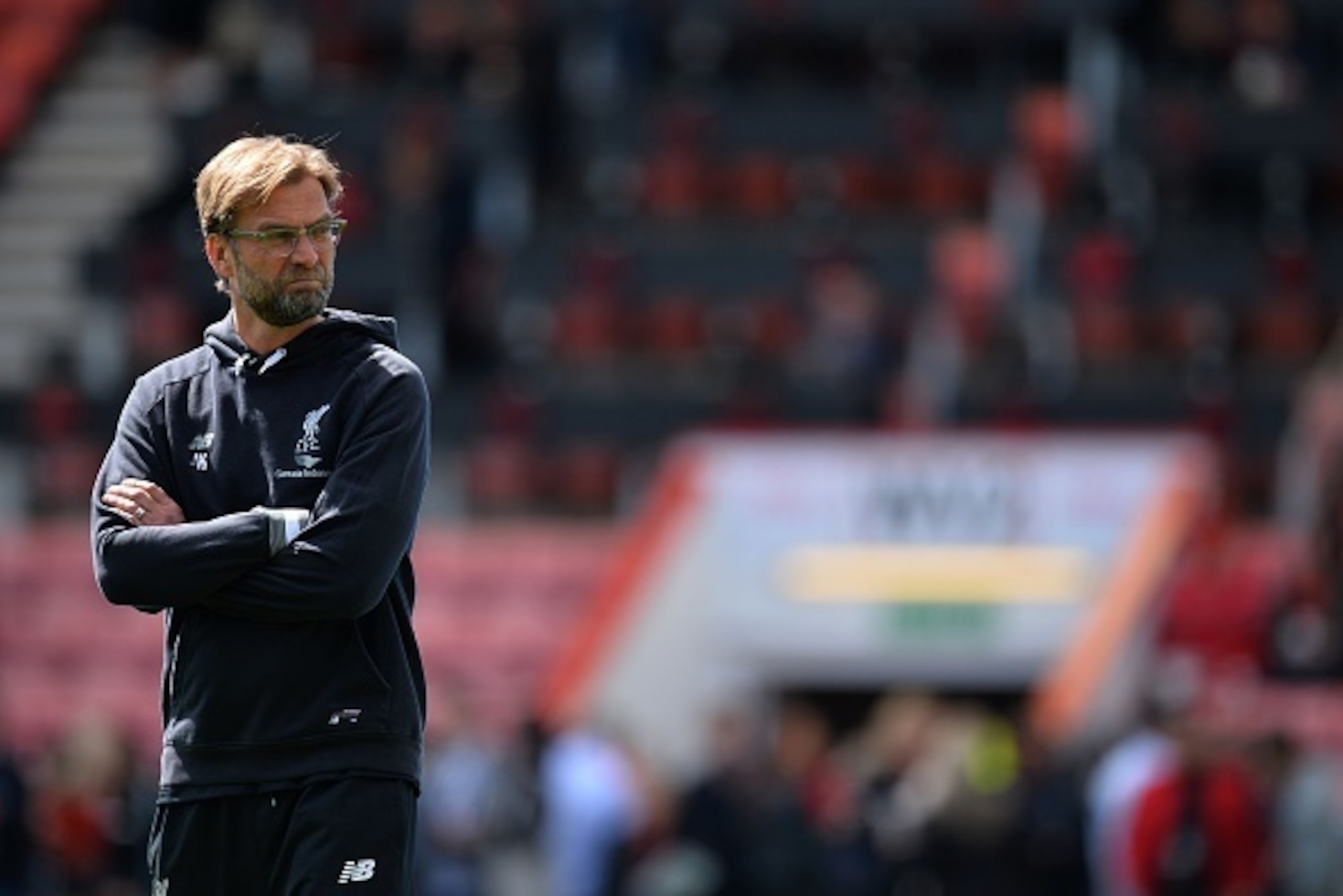 Liverpool's German manager Jurgen Klopp watches as the Bournemouth players warm up ahead of the English Premier League football match between Bournemouth and Liverpool at the Vitality Stadium in Bournemouth, southern England on April 17, 2016. / AFP / GLY