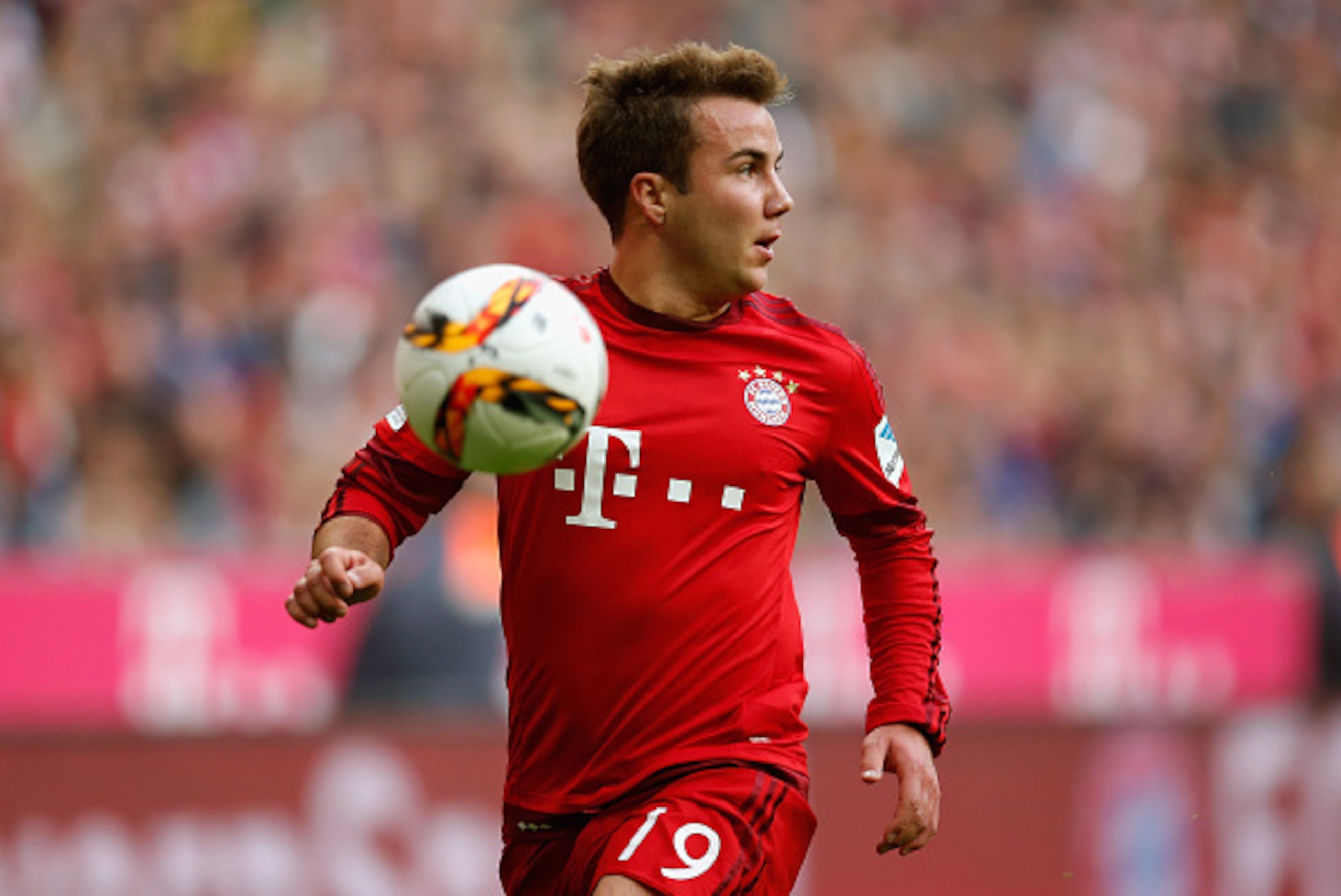 MUNICH, GERMANY - OCTOBER 04:  Mario Goetze of Bayern Muenchen runs with the ball during the Bundesliga match between FC Bayern Muenchen and Borussia Dortmund at Allianz Arena on October 4, 2015 in Munich, Germany.  (Photo by Boris Streubel/Getty Images)