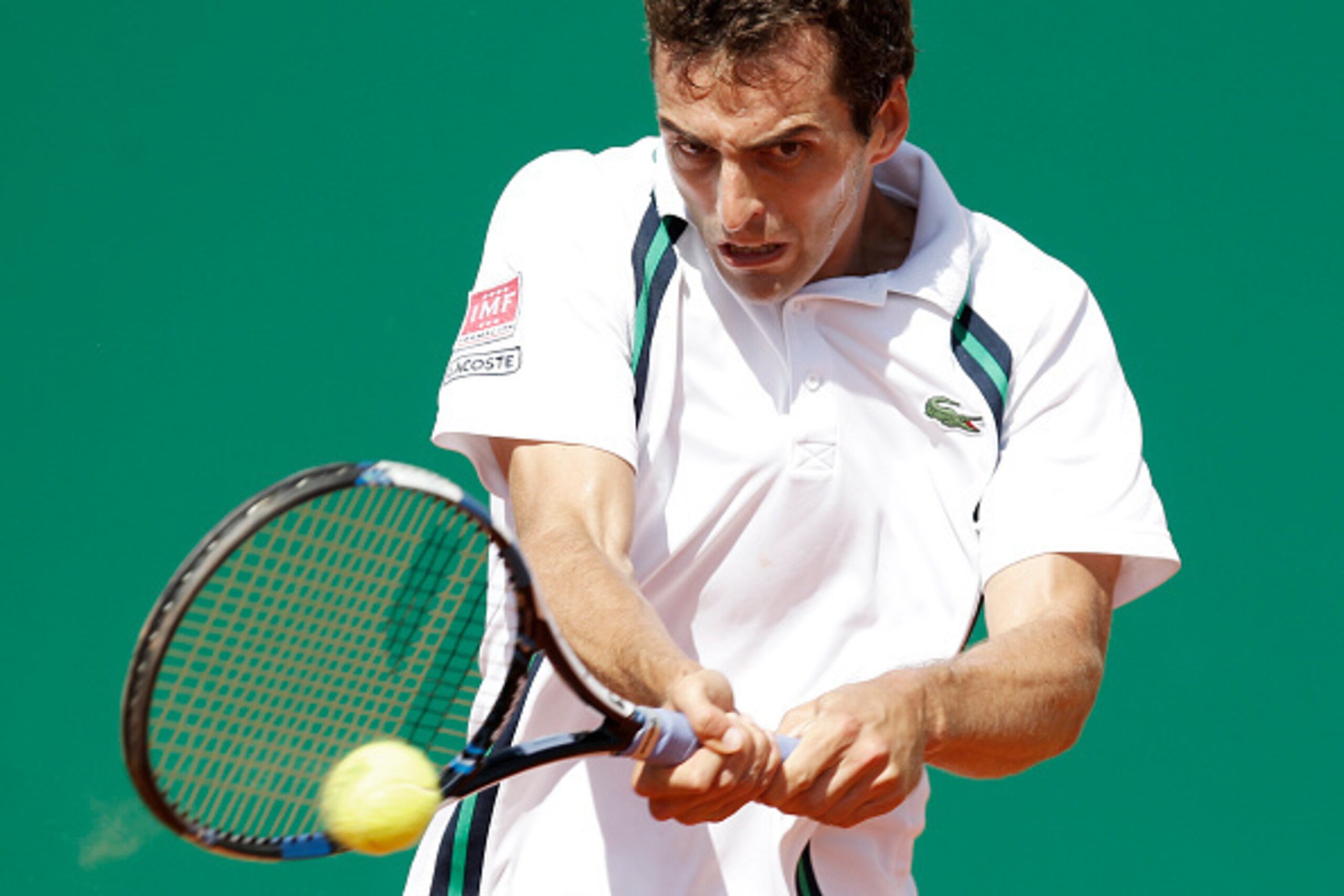 Albert Ramos-Vinolas of Spain hits a return to Roberto Bautista Agut of Spain during the Monte-Carlo ATP Masters Series Tournament tennis match, on April 11, 2016 in Monaco.  / AFP / Jean-Christophe MAGNENET        (Photo credit should read JEAN-CHRISTOPH