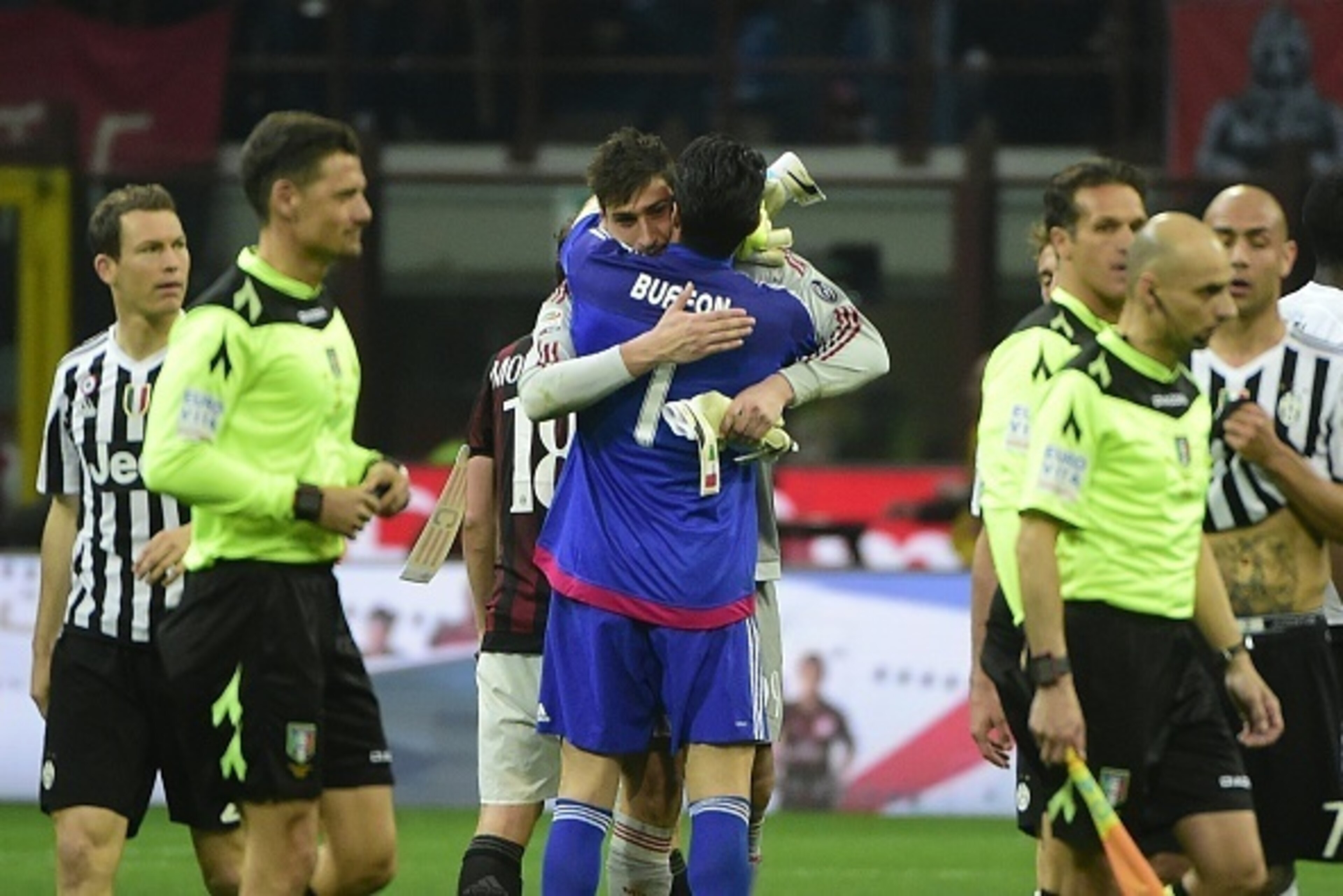 Juventus' goalkeeper from Italy Gianluigi Buffon congratulates 17 years old AC Milan's goalkeeper from Italy Gianluigi Donnarumma after the Italian Serie A football match AC Milan vs Juventus on April 9, 2016 at the San Siro Stadium stadium in Milan. / A Juventus' goalkeeper from Italy Gianluigi Buffon congratulates 17 years old AC Milan's goalkeeper from Italy Gianluigi Donnarumma after the Italian Serie A football match AC Milan vs Juventus on April 9, 2016 at the San Siro Stadium stadium in Milan. / A