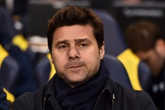 Tottenham Hotspur's Argentinian head coach Mauricio Pochettino is pictured during the English Premier League football match between Tottenham Hotspur and West Bromwich Albion at White Hart Lane in London, on April 25, 2016. / AFP / IKIMAGES / BEN STANSALL