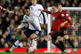 Tottenham Hotspur's Belgian midfielder Mousa Dembele (L) vies for the ball against West Bromwich Albion's English midfielder Craig Gardner (R) during the English Premier League football match between Tottenham Hotspur and West Bromwich Albion at White Har