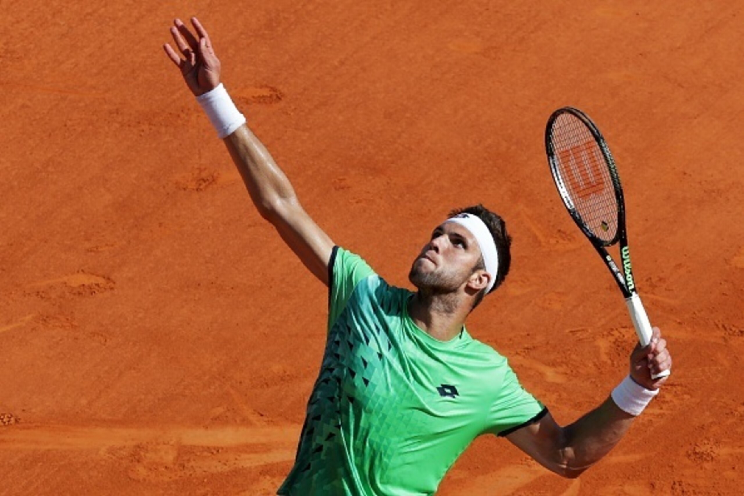 Czech Republic's Jiri Vesely serves to France's Gael Monfils during the Monte-Carlo ATP Masters Series tournament tennis match on April 14, 2016 in Monaco. AFP PHOTO / JEAN-CHRISTOPHE MAGNENET / AFP / JEAN-CHRISTOPHE MAGNENET        (Photo credit should r