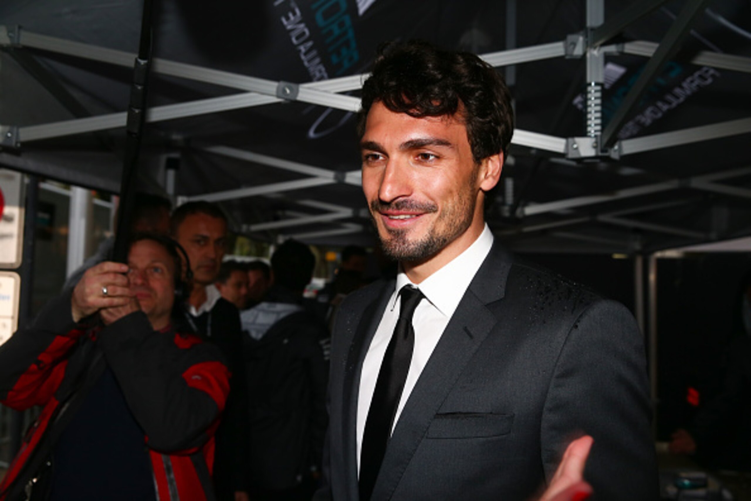DUESSELDORF, GERMANY - APRIL 25:  Mats Hummels attends the Hugo Boss Store Event on April 25, 2016 in Duesseldorf, Germany.  (Photo by Mathis Wienand/Getty Images)