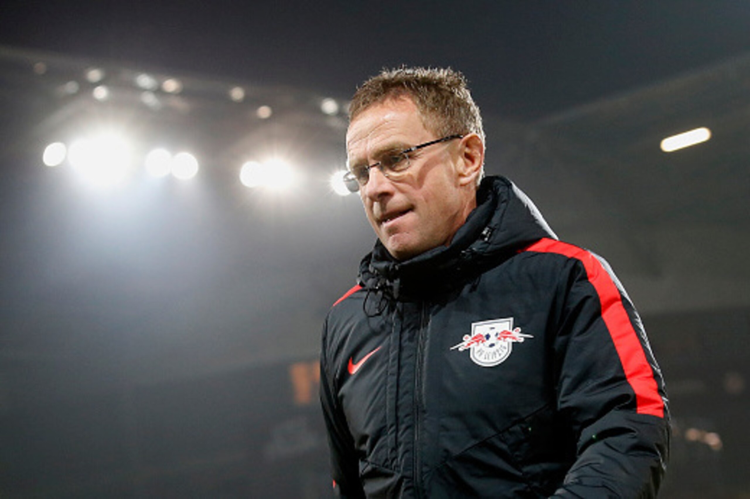 HAMBURG, GERMANY - FEBRUARY 12: Head coach Ralf Rangnick of Leipzig looks on during the Second Bundesliga match between FC St. Pauli and RB Leipzig at Millerntor Stadium on February 12, 2016 in Hamburg, Germany. (Photo by Boris Streubel/Getty Images) HAMBURG, GERMANY - FEBRUARY 12: Head coach Ralf Rangnick of Leipzig looks on during the Second Bundesliga match between FC St. Pauli and RB Leipzig at Millerntor Stadium on February 12, 2016 in Hamburg, Germany. (Photo by Boris Streubel/Getty Images)