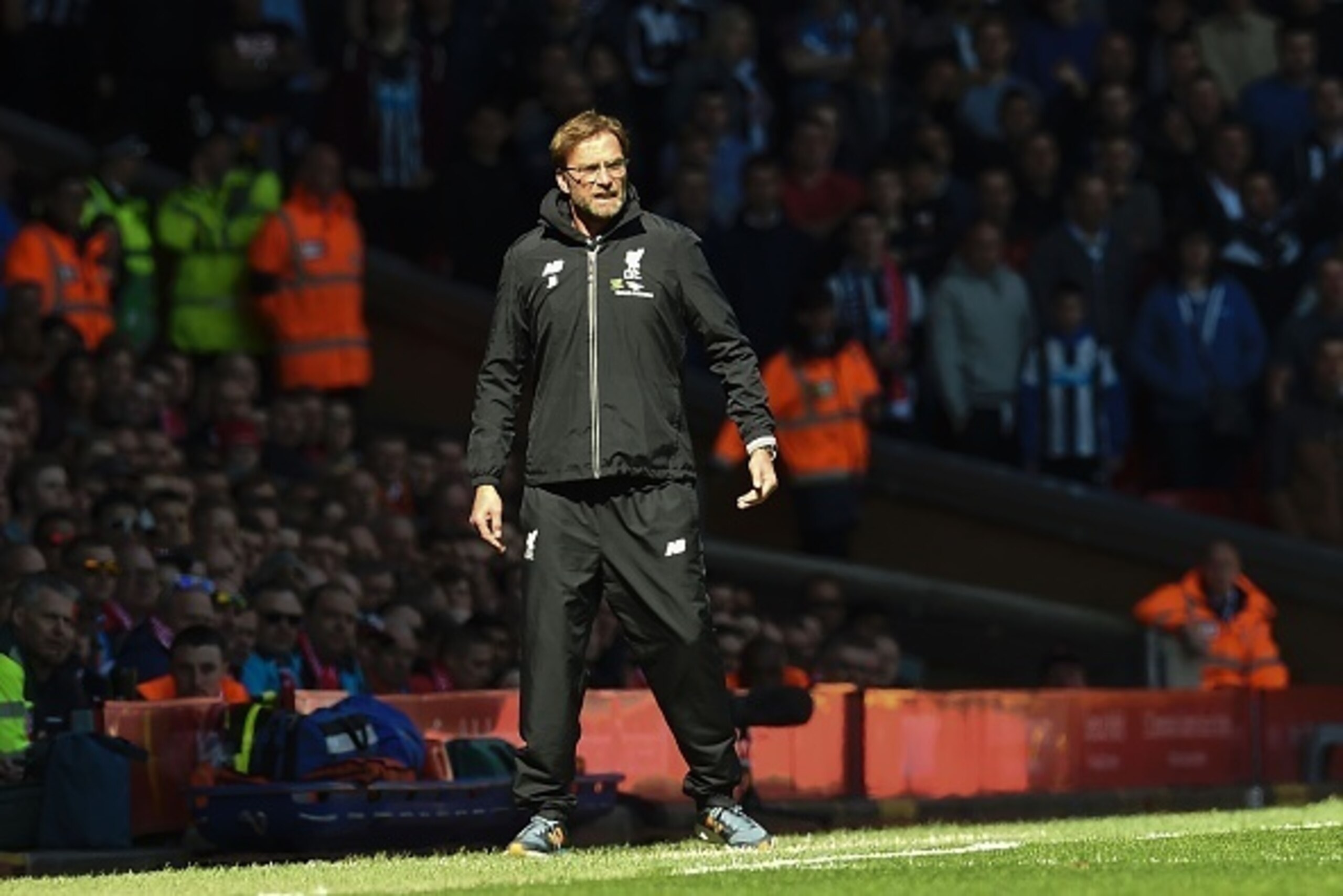 Liverpool's German manager Jurgen Klopp on the touchline during the English Premier League football match between Liverpool and Newcastle United at Anfield in Liverpool, north west England on April 23, 2016. / AFP / PAUL ELLIS / RESTRICTED TO EDITORIAL US