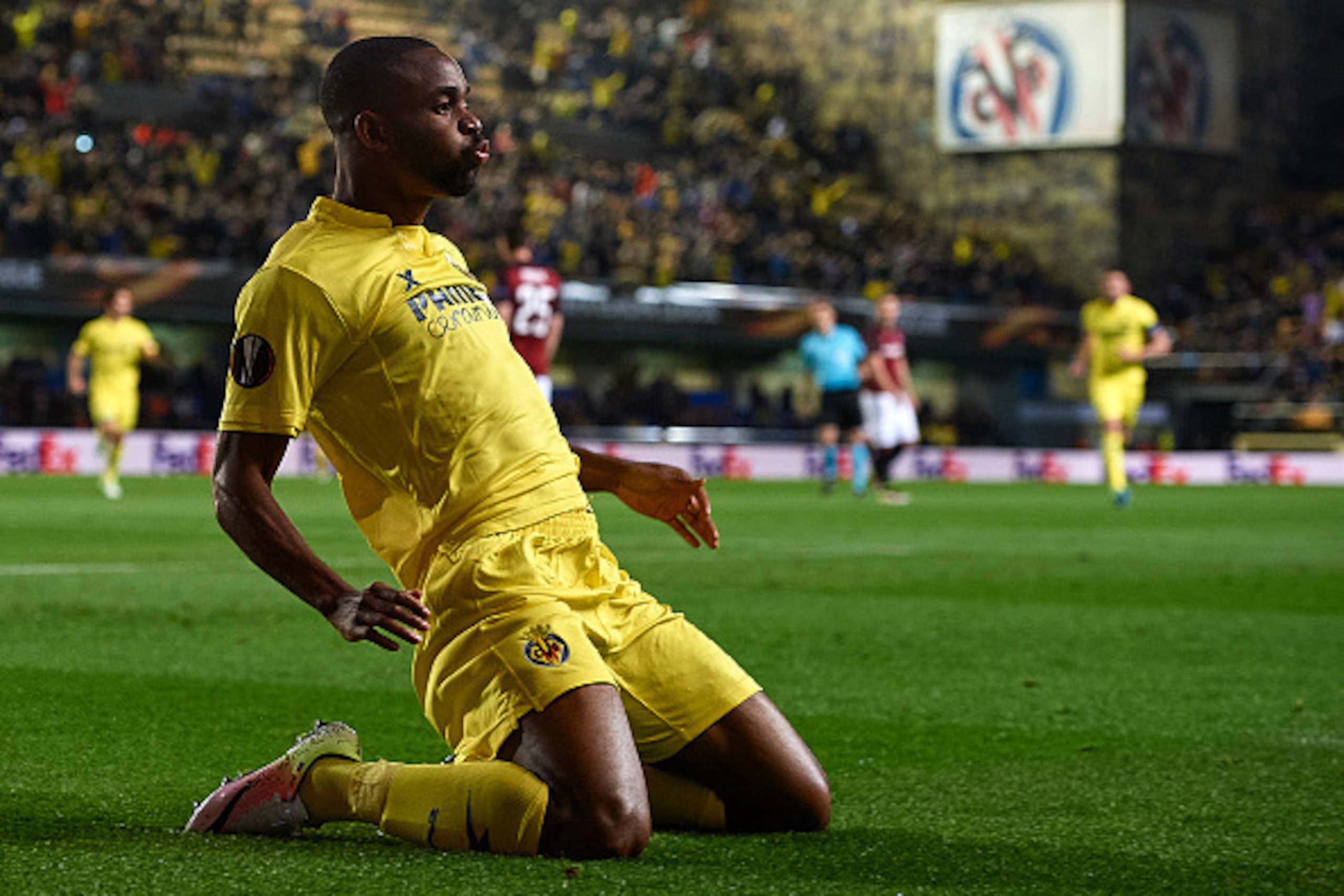 VILLARREAL, SPAIN - APRIL 07:  Cedric Bakambu of Villarreal celebrates scoring his team's first goal during the UEFA Europa League Quarter Final first leg match between Villarreal CF and Sparta Prague at El Madrigal on April 7, 2016 in Villarreal, Spain. 