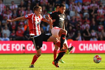 SOUTHAMPTON, ENGLAND - SEPTEMBER 20:  Memphis Depay of Manchester United and James Ward-Prowse of Southampton battle for the ball during the Barclays Premier League match between Southampton and Manchester United at St Mary's Stadium on September 20, 2015