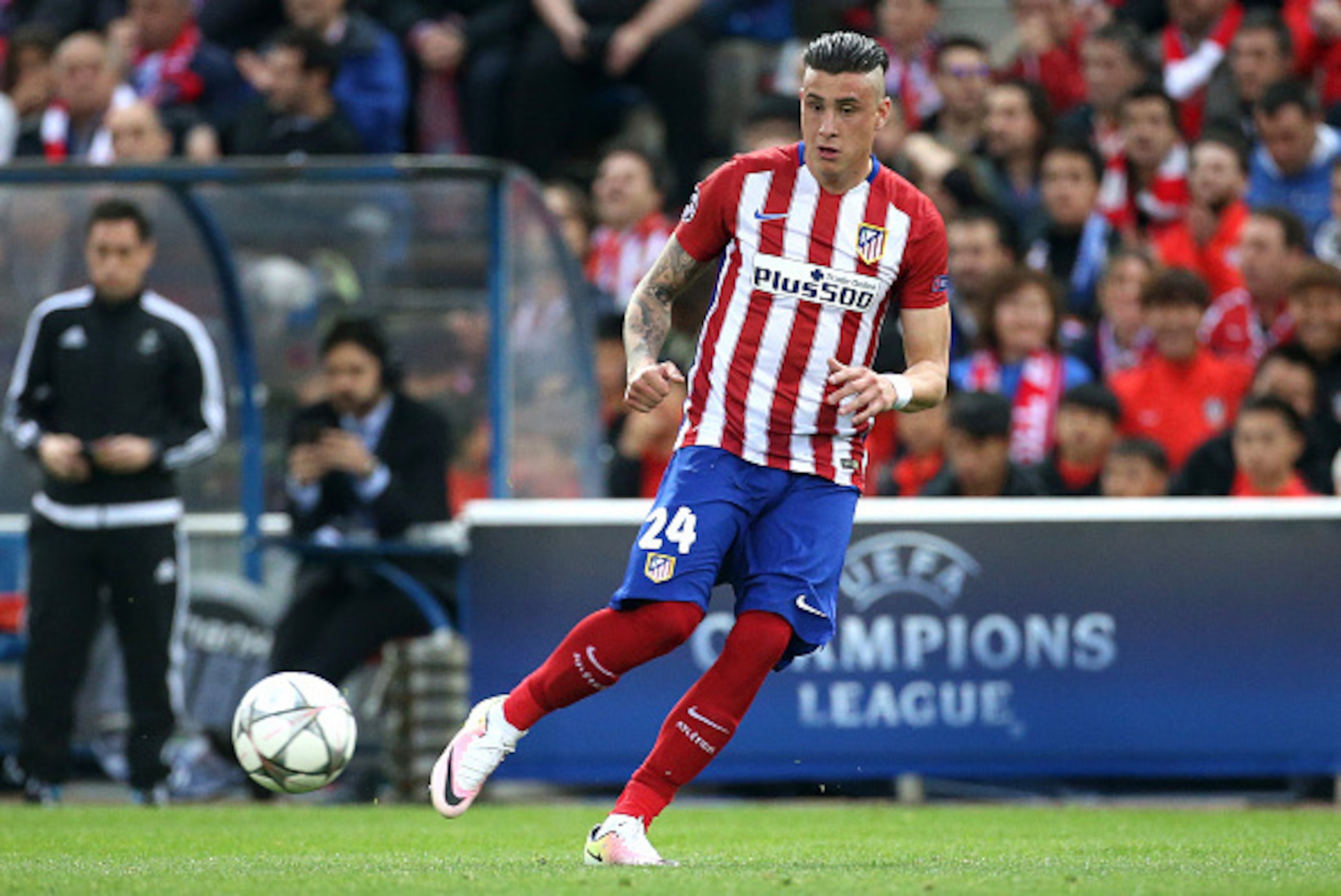 MADRID, SPAIN - APRIL 27: Jose Gimenez of Atletico Madrid in action during the UEFA Champions League semi final first leg match between Club Atletico Madrid and FC Bayern Muenchen (Bayern Munich) at Estadio Vicente Calderon stadium on April 27, 2016 in Ma