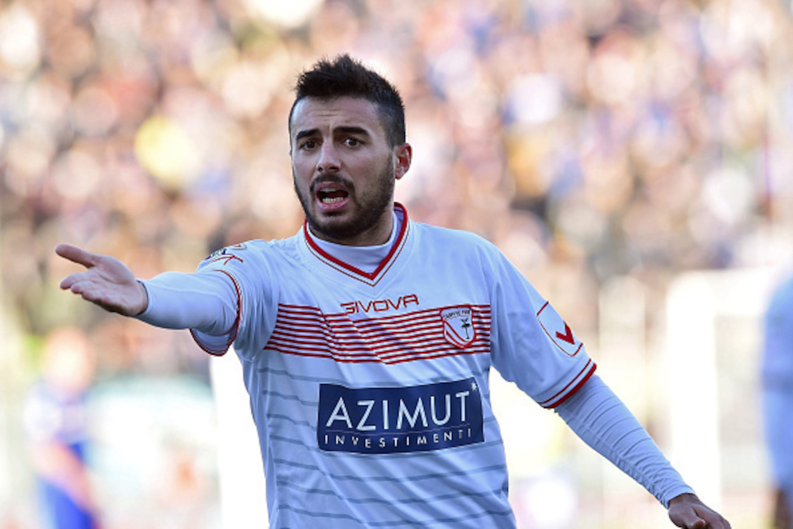 MODENA, ITALY - JANUARY 17:  Lorenzo Pasciuti of Carpi FC reacts during the Serie A match between Carpi FC v UC Sampdoria at Alberto Braglia Stadium on January 17, 2016 in Modena, Italy.  (Photo by Giuseppe Bellini/Getty Images)