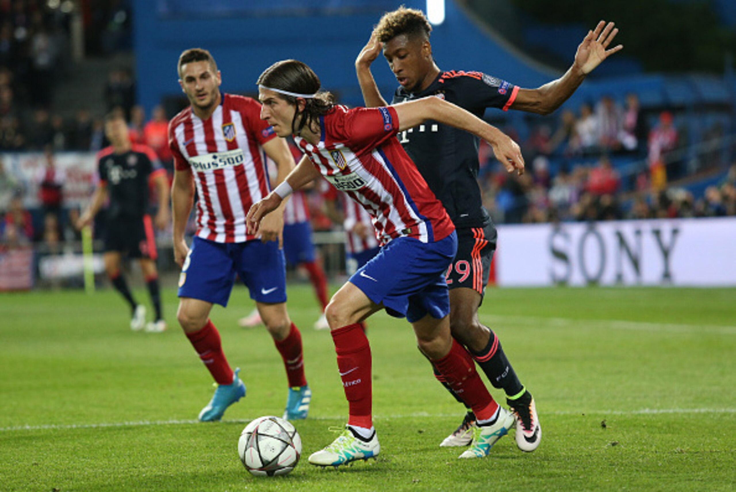 MADRID, SPAIN - APRIL 27: Filipe Luis of Atletico Madrid and Kingsley Coman of Bayern Munich in action during the UEFA Champions League semi final first leg match between Club Atletico Madrid and FC Bayern Muenchen (Bayern Munich) at Estadio Vicente Calde