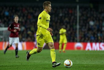 PRAGUE, CZECH REPUBLIC - APRIL 14:  Denis Suarez of Villareal in action during the UEFA Europa League Quarter Final second leg match between Sparta Prague and Villareal CF on April 14, 2016 in Prague, Czech Republic.  (Photo by Matej Divizna/Getty Images)
