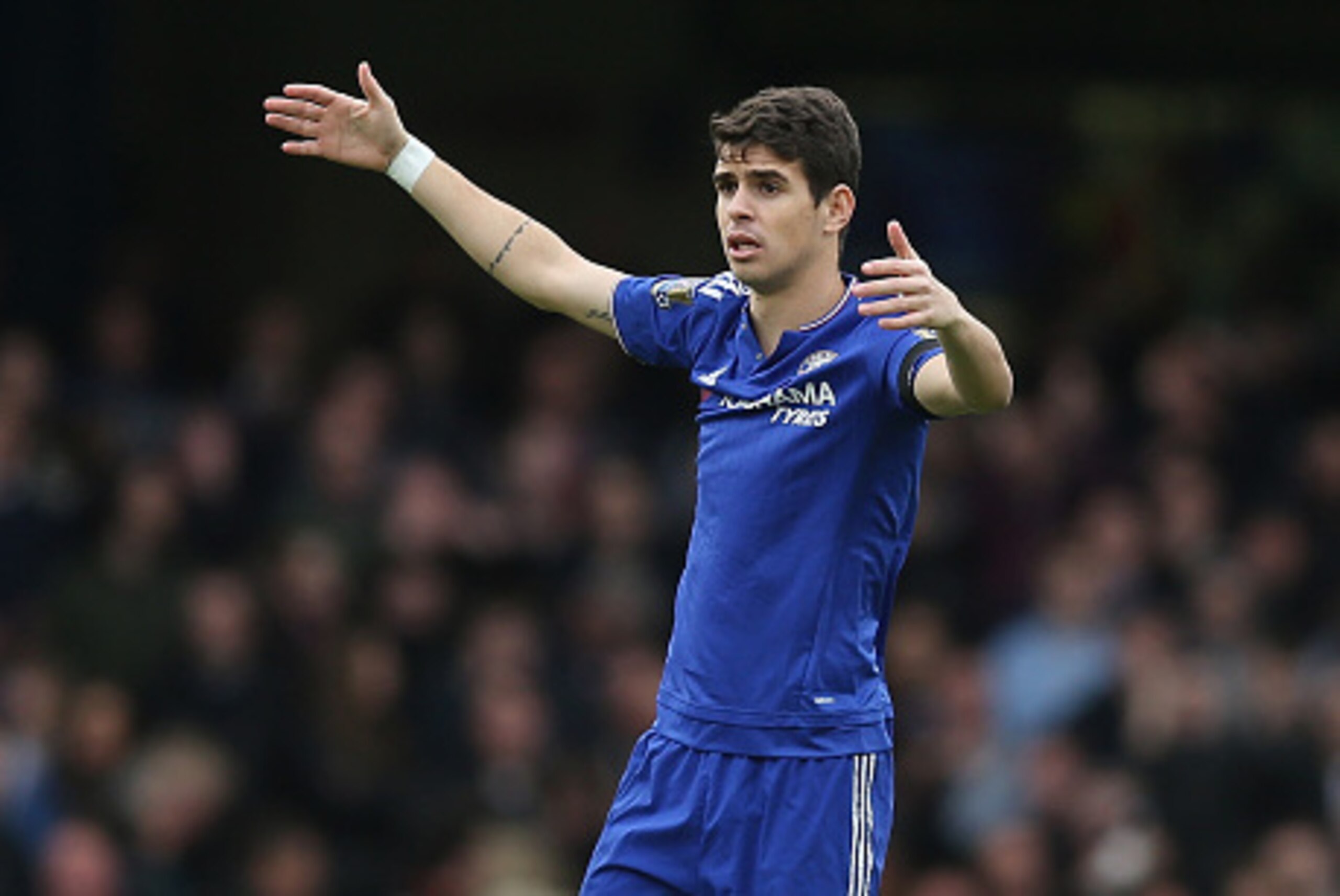 LONDON, ENGLAND - MARCH 19: Oscar of Chelsea during the Barclays Premier League match between Chelsea and West Ham at Stamford Bridge on March 19, 2016 in London, United Kingdom. (Photo by Alex Morton/Getty Images) LONDON, ENGLAND - MARCH 19: Oscar of Chelsea during the Barclays Premier League match between Chelsea and West Ham at Stamford Bridge on March 19, 2016 in London, United Kingdom. (Photo by Alex Morton/Getty Images)