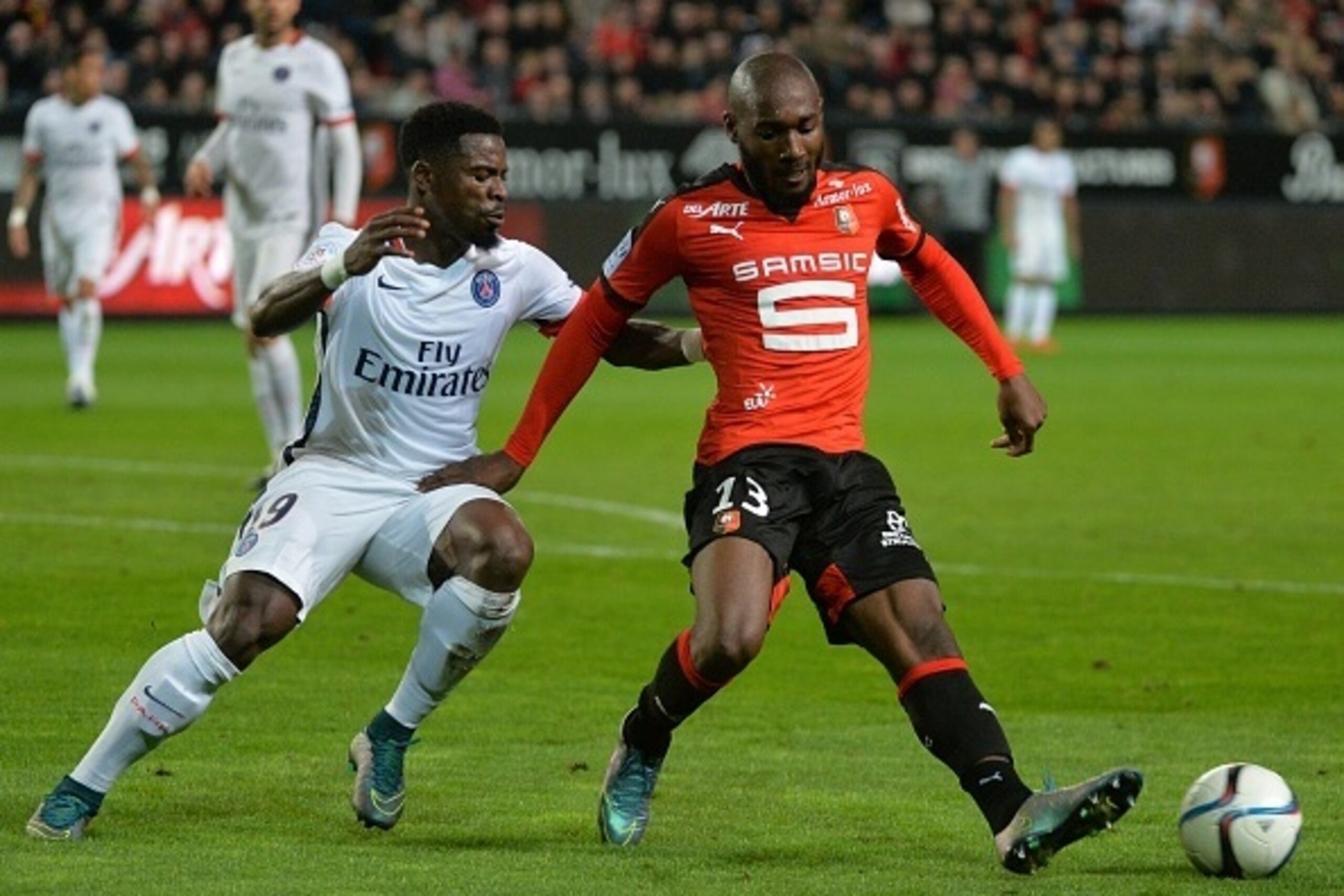 Paris Saint-Germain's Ivorian defender Serge Aurier (L) vies for the ball with Rennes' Ivorian forward Giovanni Sio (R) during the French L1 football match between Rennes (Stade Rennais FC) and  Paris Saint-Germain (PSG) on October 30, 2015, at the Roazho