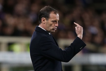 FLORENCE, ITALY - APRIL 24: Manager Massimiliano Allegri of Juventus FC issues instructions during the Serie A match between ACF Fiorentina and Juventus FC at Stadio Artemio Franchi on April 24, 2016 in Florence, Italy.  (Photo by Gabriele Maltinti/Getty 
