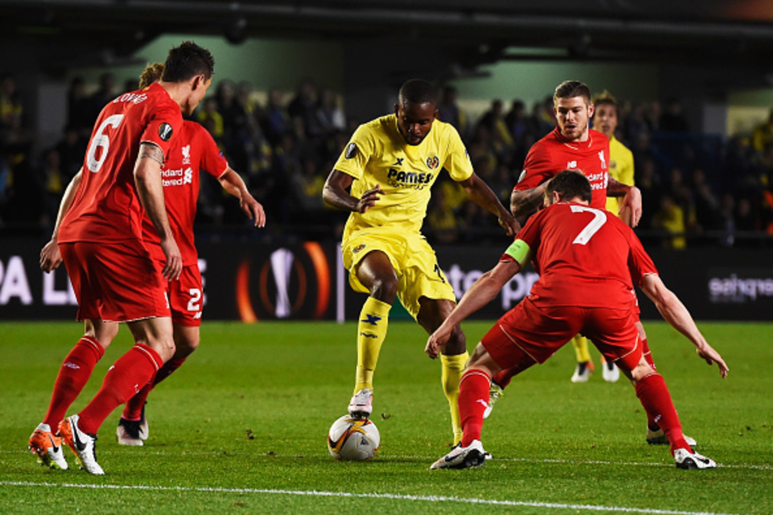 VILLARREAL, SPAIN - APRIL 28:  Cedric Bakambu of Villarreal is watched by the Liverpool defence during the UEFA Europa League semi final first leg match between Villarreal CF and Liverpool at Estadio El Madrigal on April 28, 2016 in Villarreal, Spain.  (P