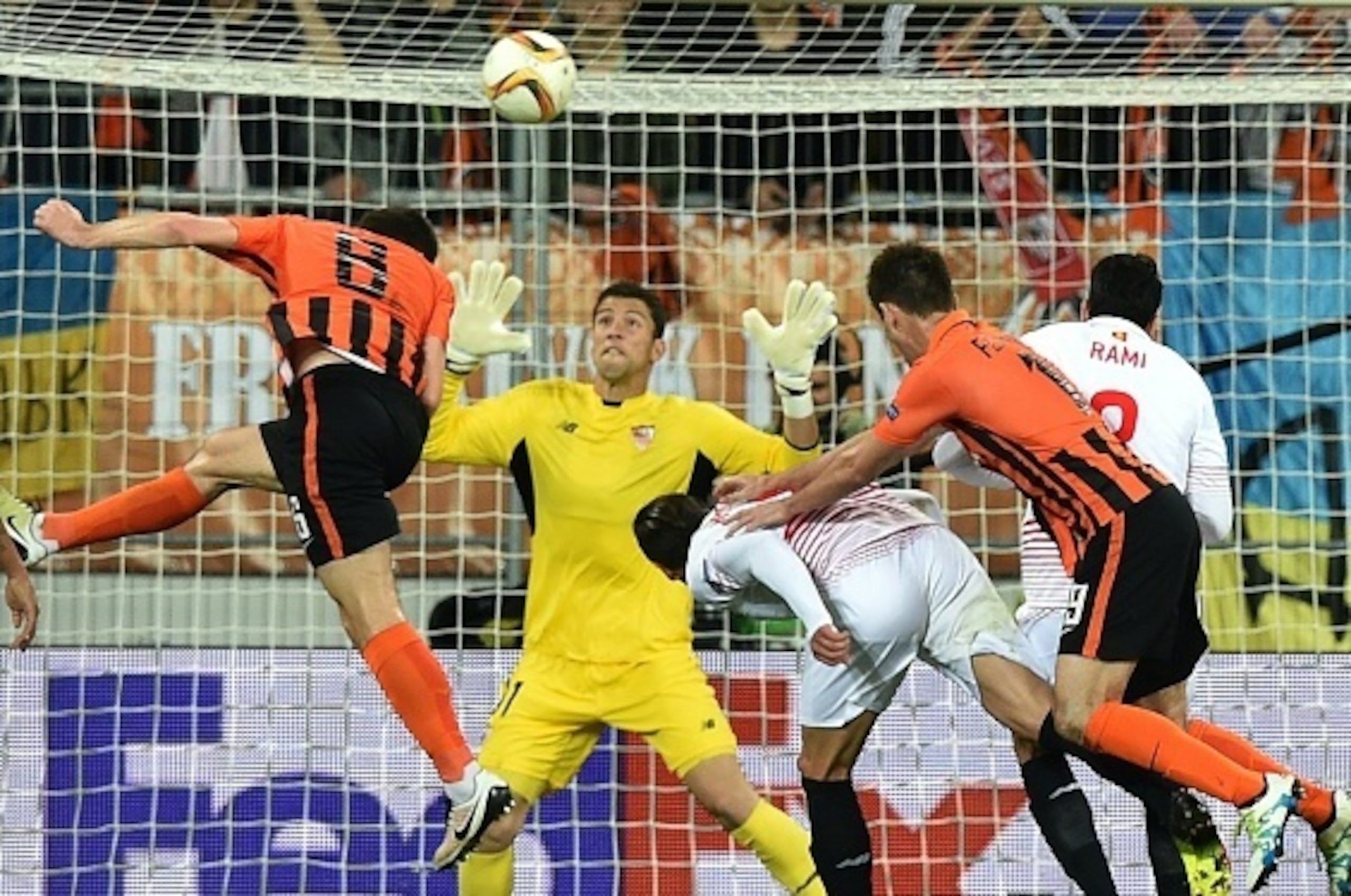 Shakhtar Donetsk's Taras Stepanenko (L) scores during the UEFA European League, semi-final first leg football match between Sevilla FC and Shakhtar Donetsk at Arena Lviv Stadium in Lviv on April 28, 2016.    / AFP / GENYA SAVILOV        (Photo credit shou