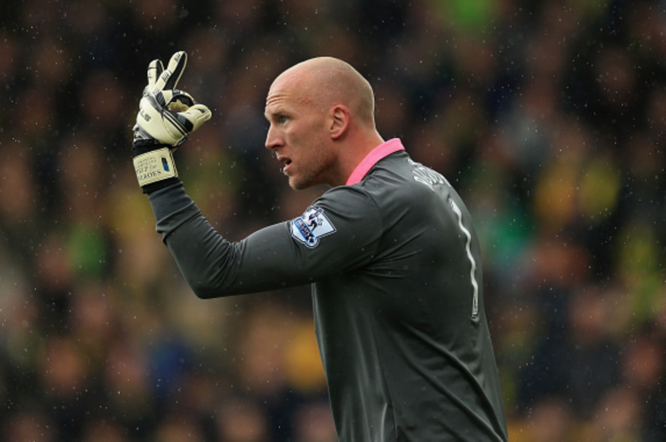 NORWICH, ENGLAND - APRIL 16:  John Ruddy of Norwich City gives instructions during the Barclays Premier League match between Norwich City and Sunderland at Carrow Road on April 16, 2016 in Norwich, England.  (Photo by Stephen Pond/Getty Images)
