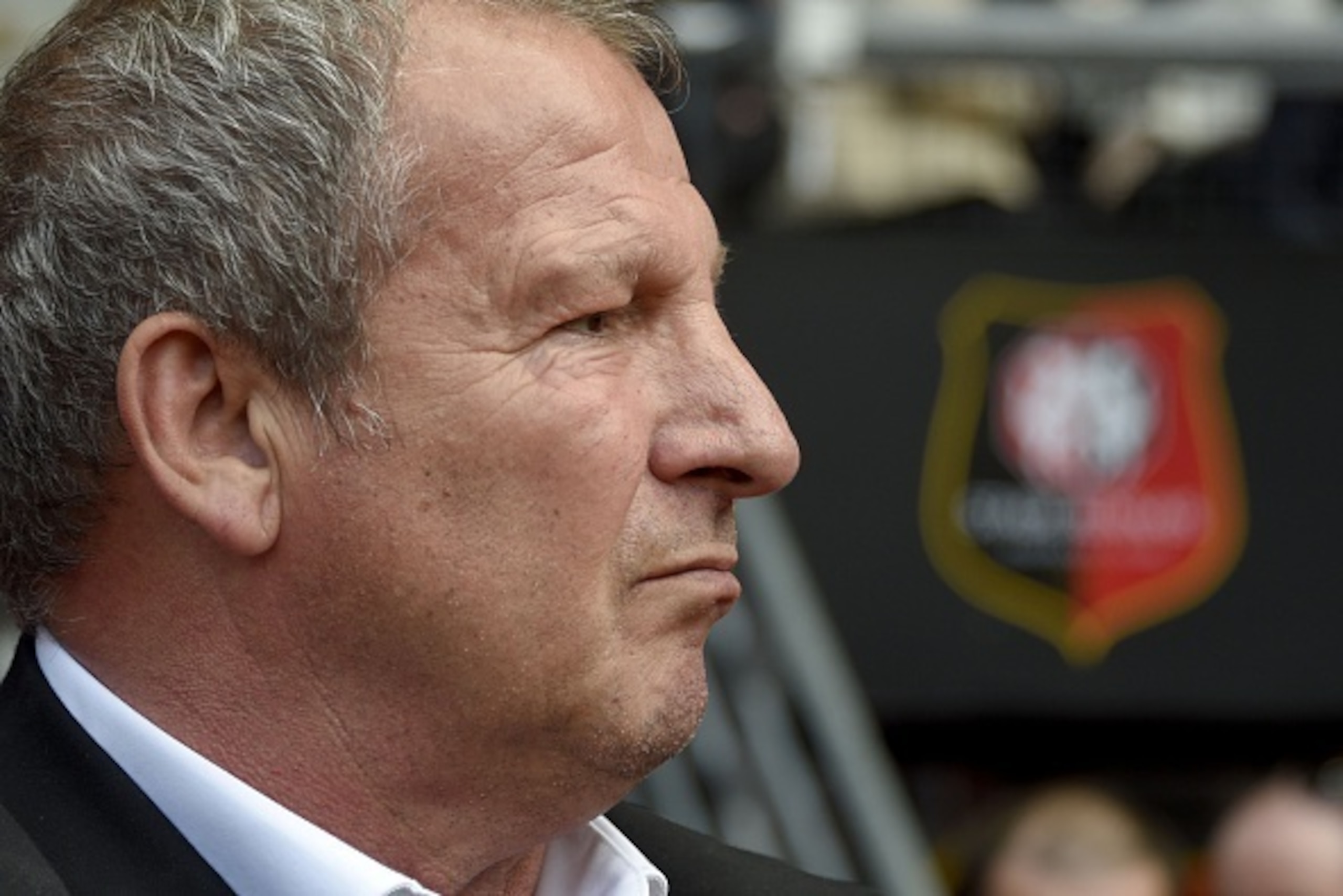 Rennes' French coach Rolland Courbis attends the French L1 football match Rennes against Guingamp on April 17, 2016 at the Roazhon park stadium in Rennes, western France. AFP PHOTO / DAMIEN MEYER / AFP / DAMIEN MEYER        (Photo credit should read DAMIE