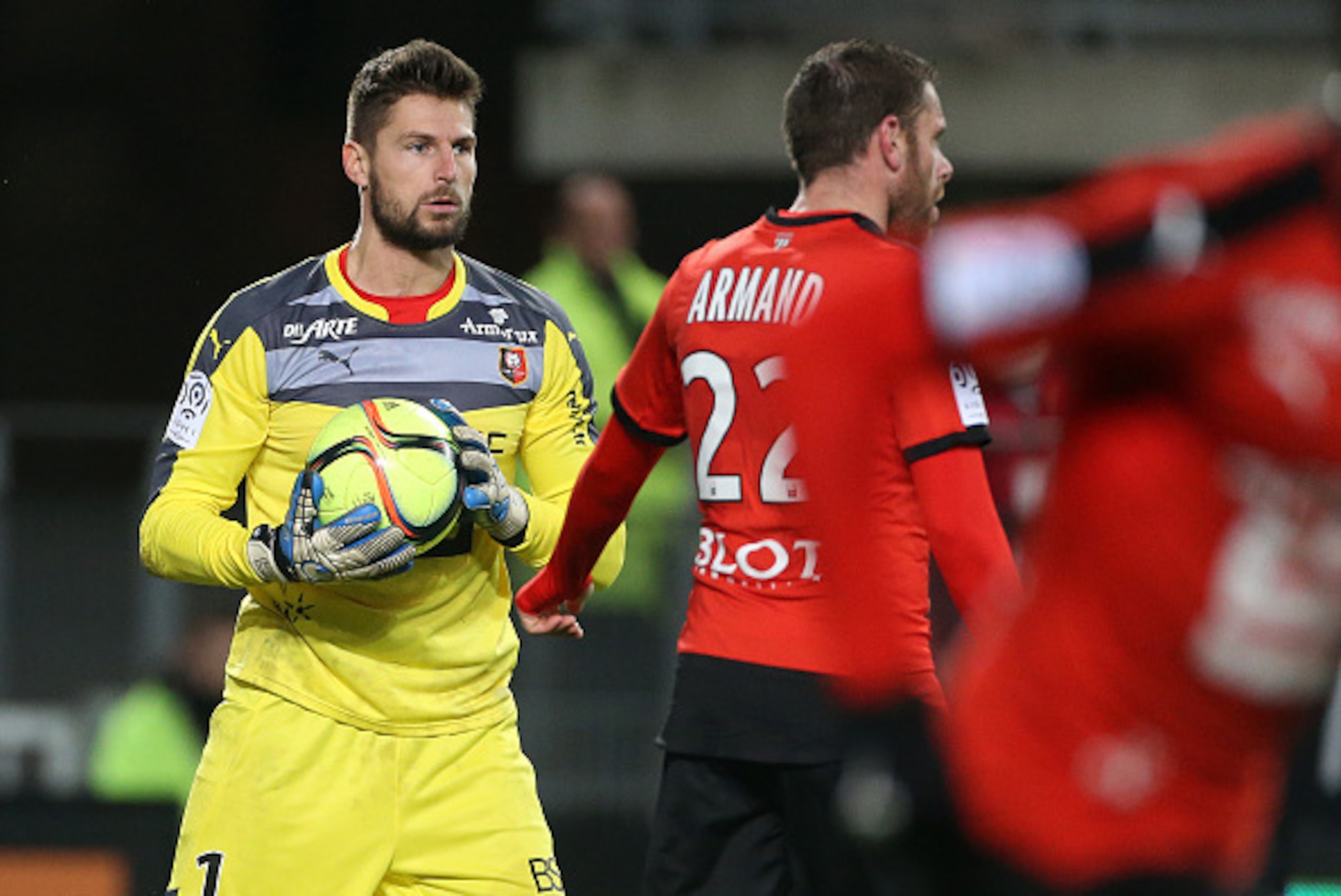 RENNES, FRANCE - FEBRUARY 12: Goalkeeper of Rennes Benoit Costil in action during the French Ligue 1 match between Stade Rennais FC (Rennes) and SCO Angers at Roazhon Park stadium on February 12, 2016 in Rennes, France. (Photo by Jean Catuffe/Getty Images